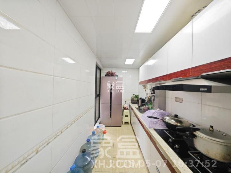 南庭城果 4室2厅2卫 3100.0元/月 南庭城果 4室2厅2卫 3100.0元/月室内图