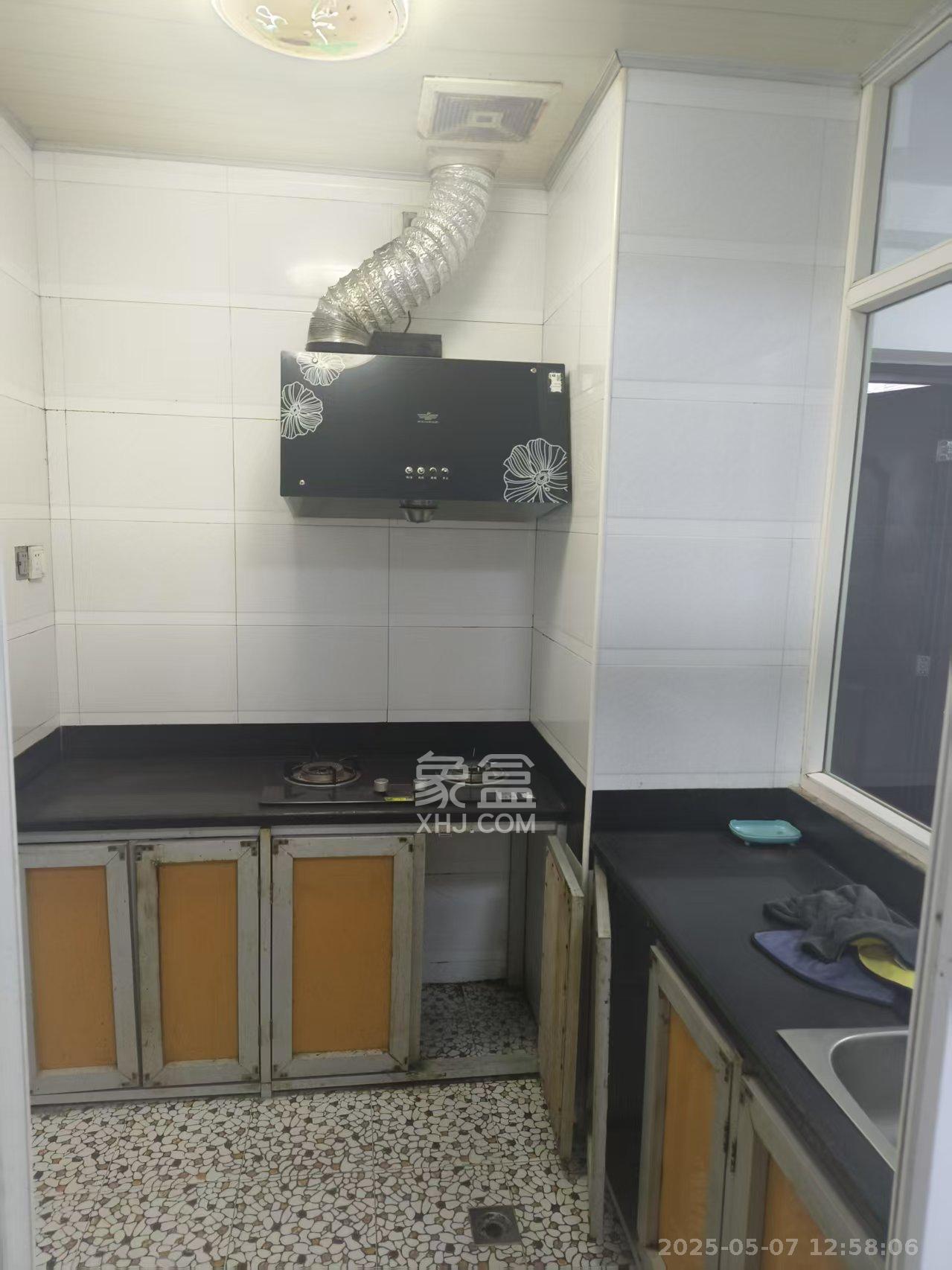 楚天中苑 3室2厅2卫 1700.0元/月 楚天中苑 3室2厅2卫 1700.0元/月室内图