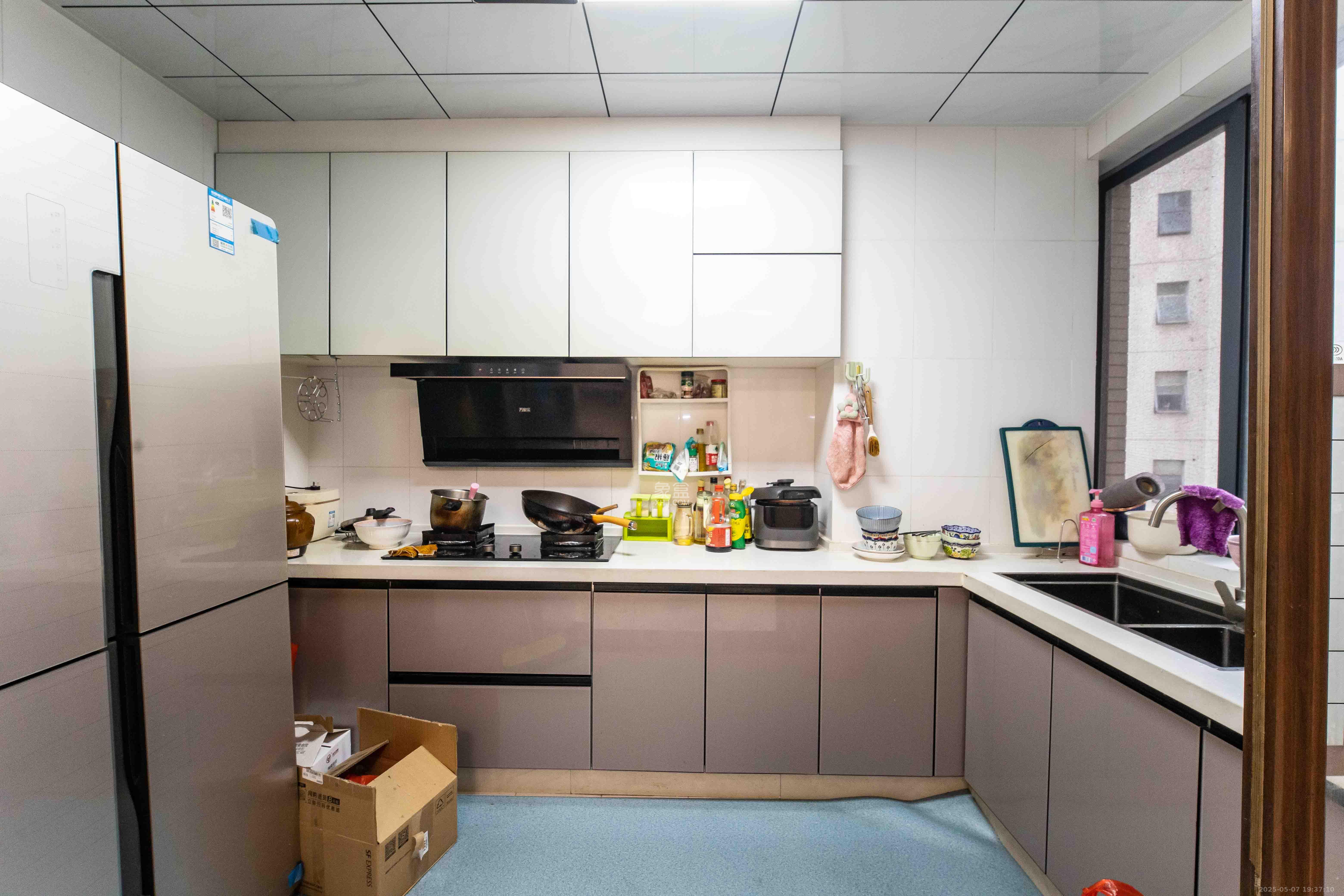 银港水晶城  3室2厅2卫    110.0万 银港水晶城  3室2厅2卫    110.0万厨房