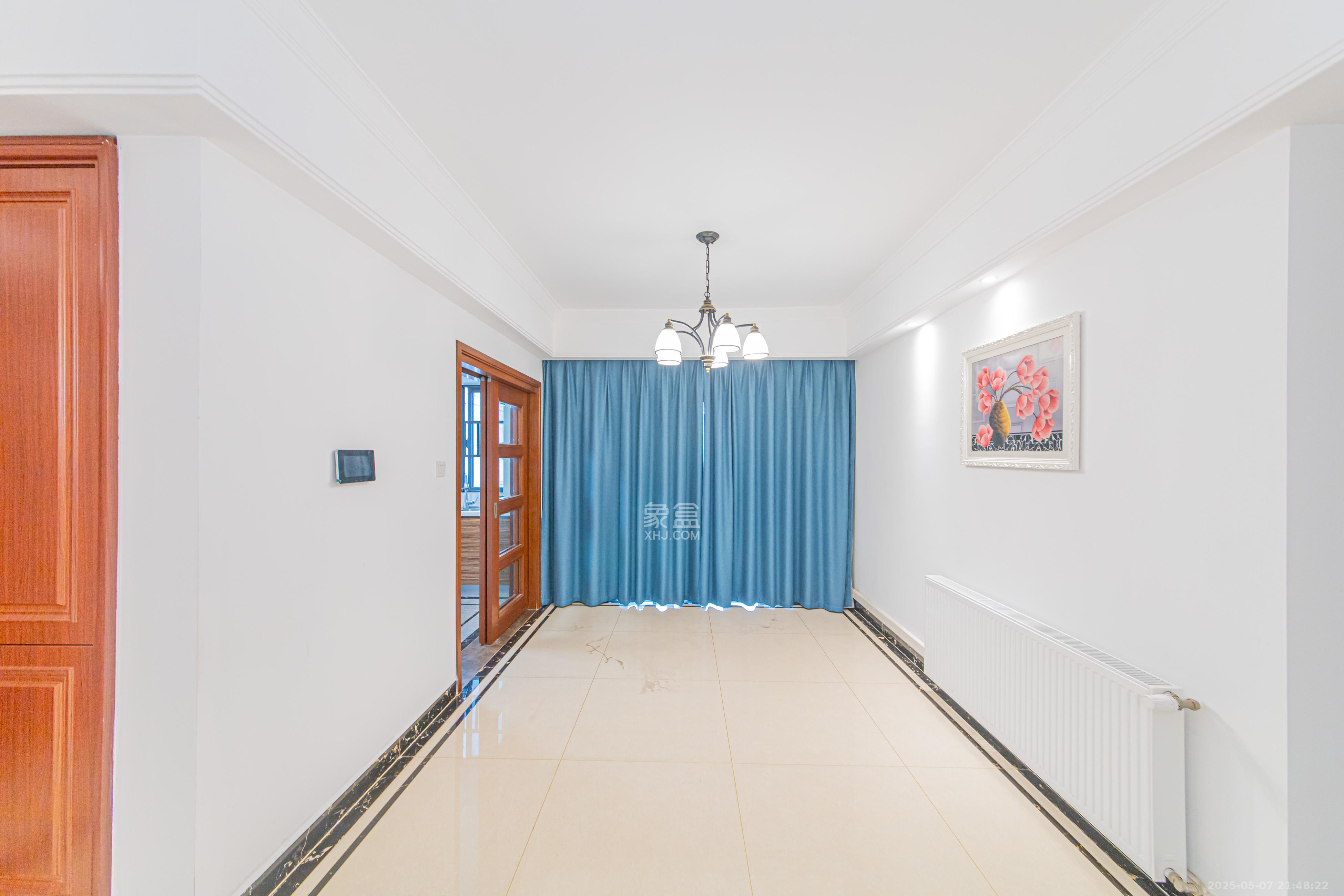 中海新城熙岸(中信新城五期) 4室2厅2卫 164.0万 中海新城熙岸(中信新城五期) 4室2厅2卫 164.0万客厅