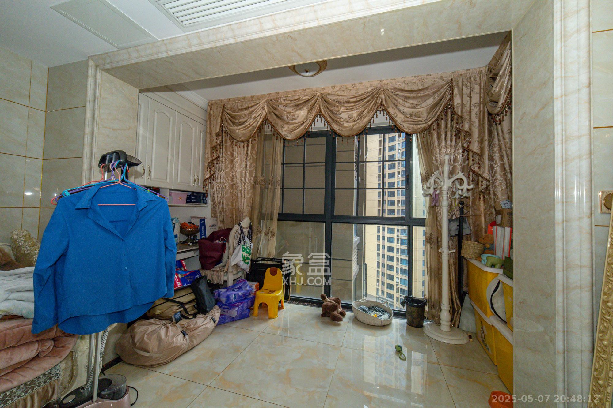 方略城市广场 4室2厅1卫 111.0万 方略城市广场 4室2厅1卫 111.0万阳台