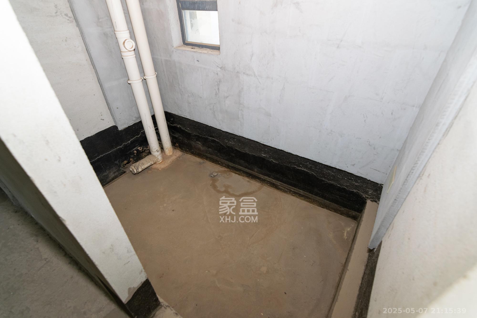 中粮鸿云  3室2厅2卫   66.00万卫生间