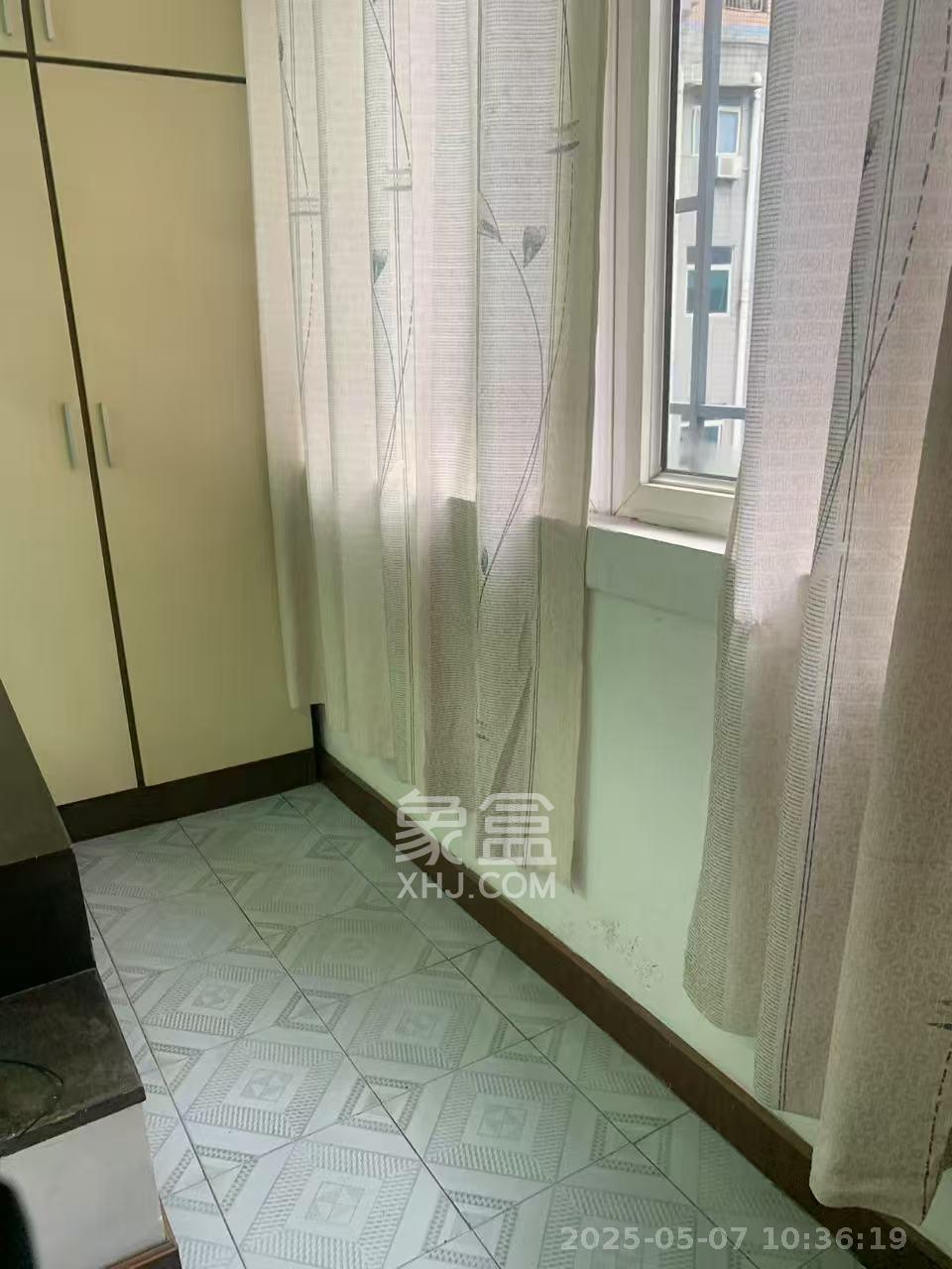 纺织厅小区  4室2厅1卫   2800.00元/月室内图