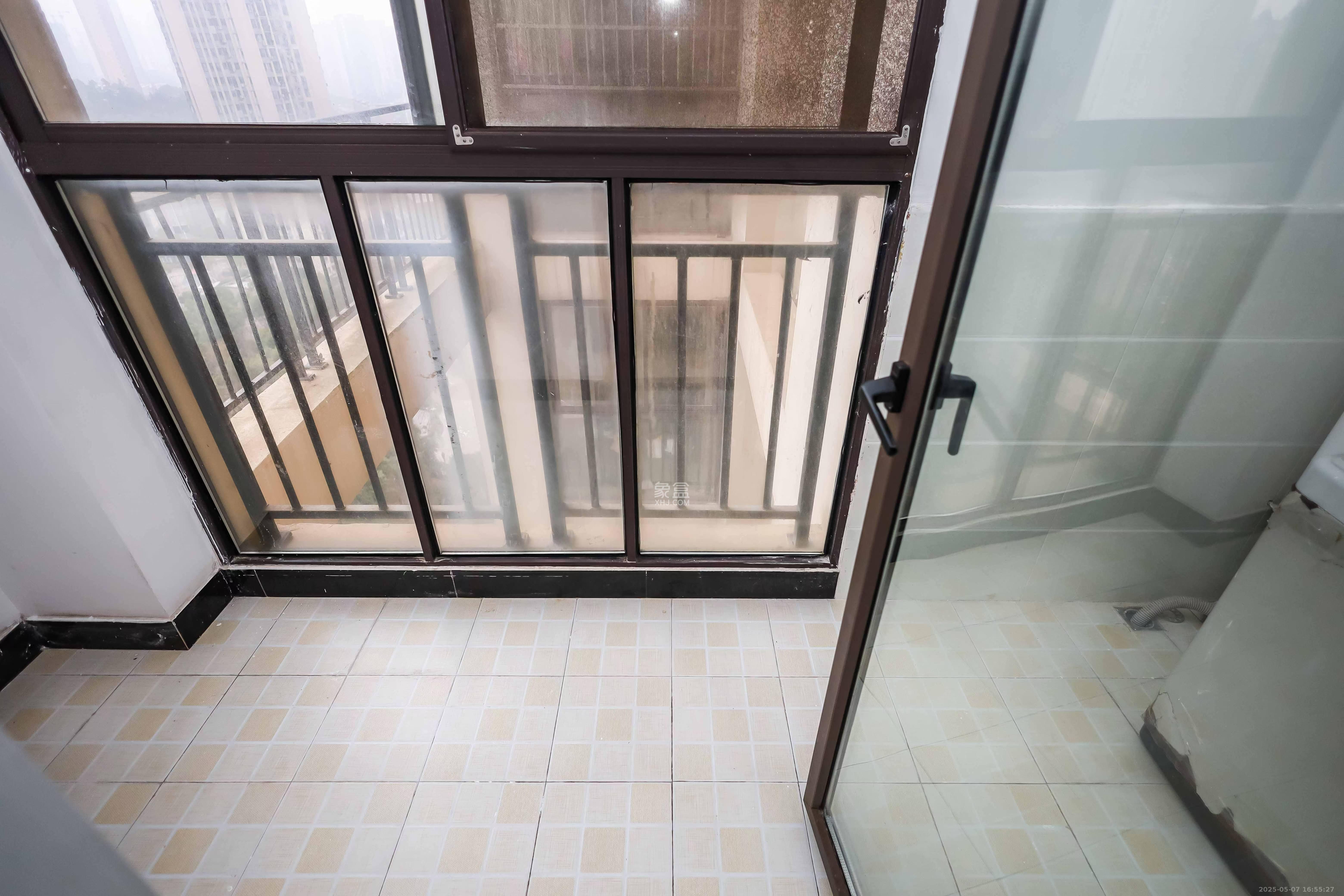 卓越蔚蓝海岸三期  3室2厅2卫    2300.0元/月 卓越蔚蓝海岸三期  3室2厅2卫    2300.0元/月室内图