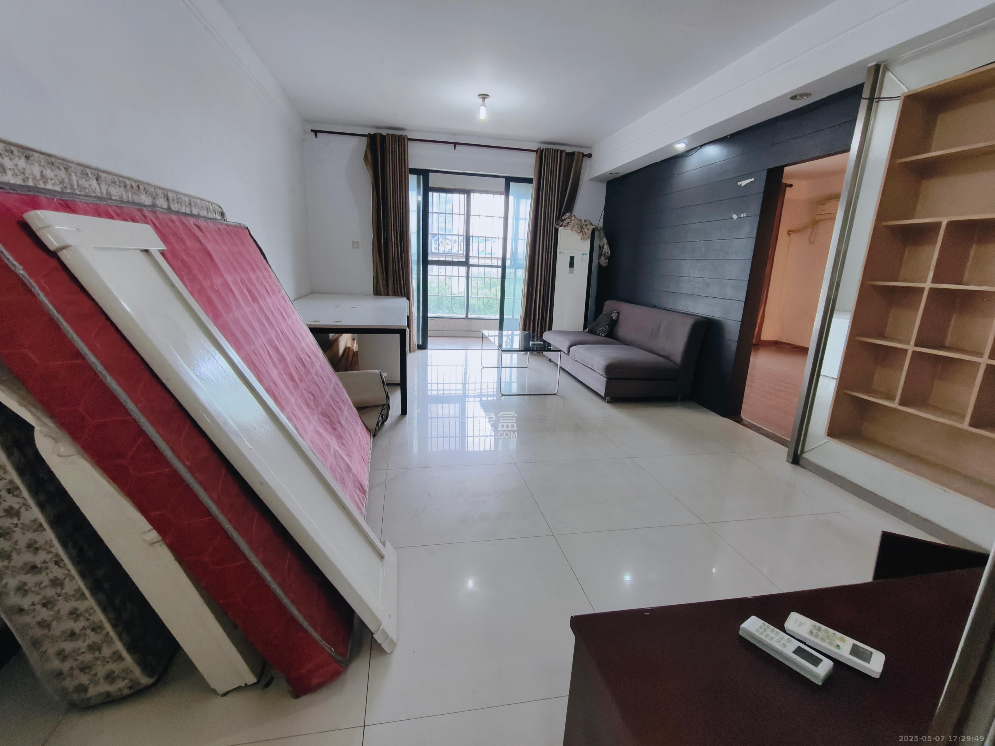 阳光100三期 3室2厅1卫 2300.0元/月 阳光100三期 3室2厅1卫 2300.0元/月室内图