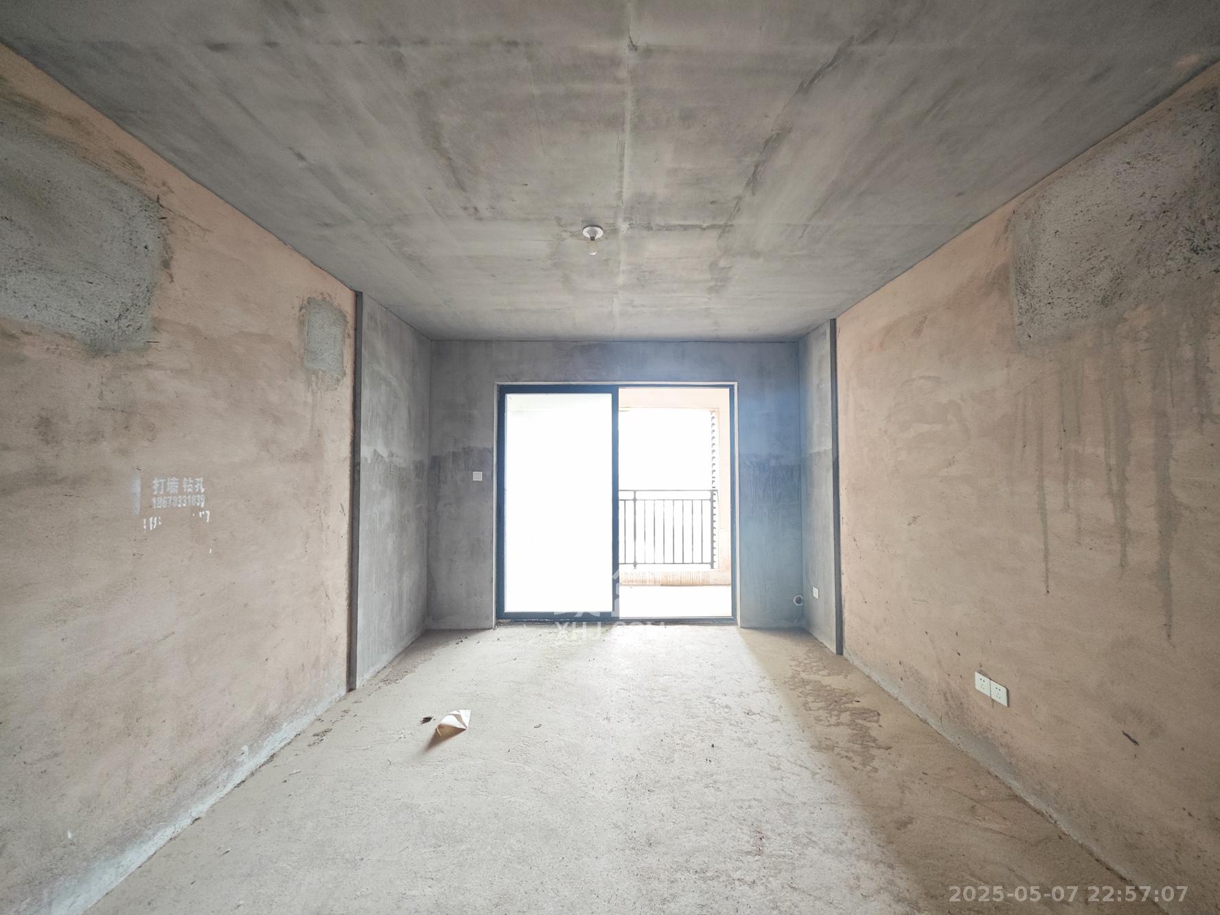 中建嘉和城  1室2厅2卫    82.8万 中建嘉和城  1室2厅2卫    82.8万客厅