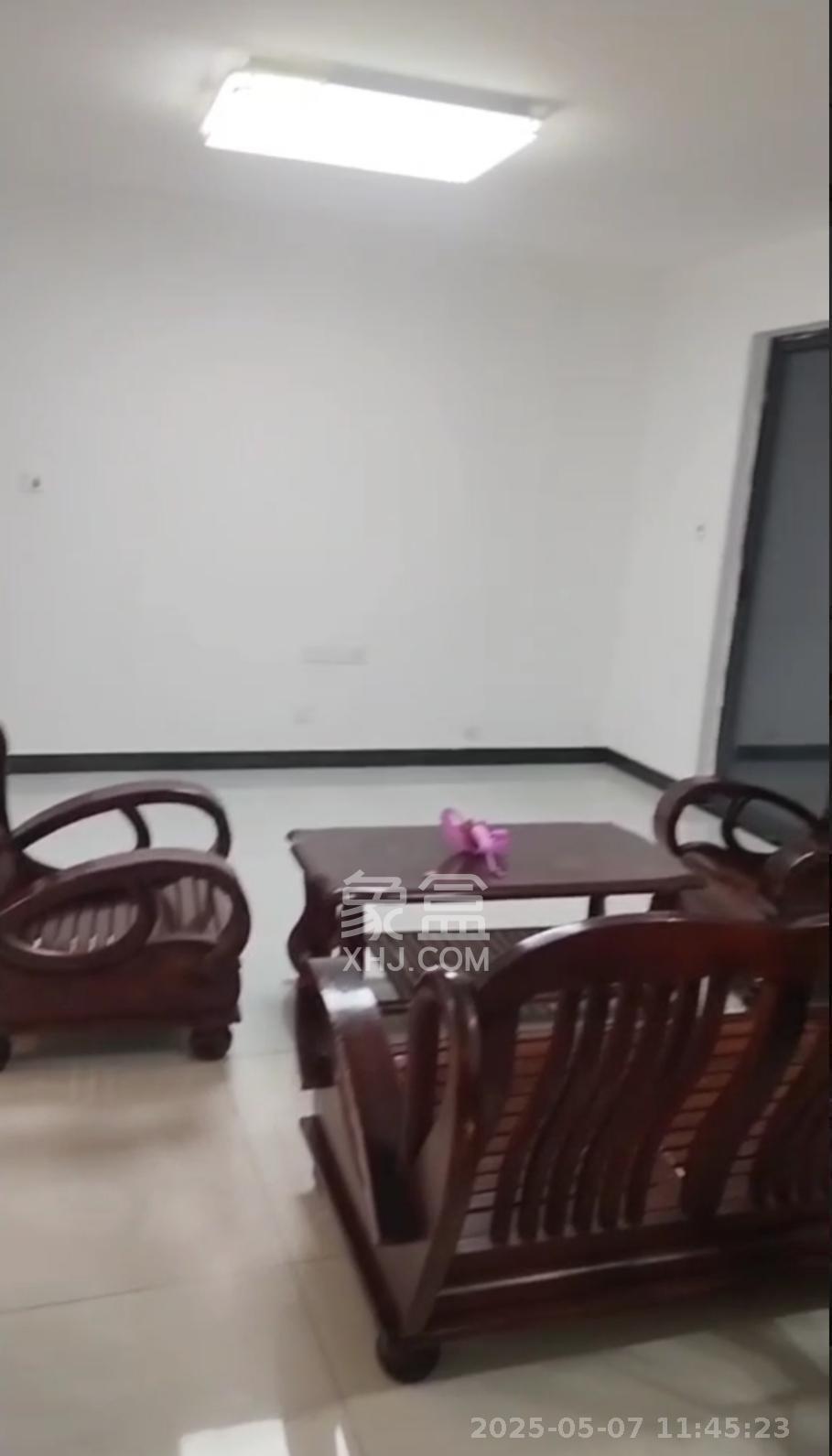 卢浮原著 3室2厅2卫 2200.0元/月 卢浮原著 3室2厅2卫 2200.0元/月室内图