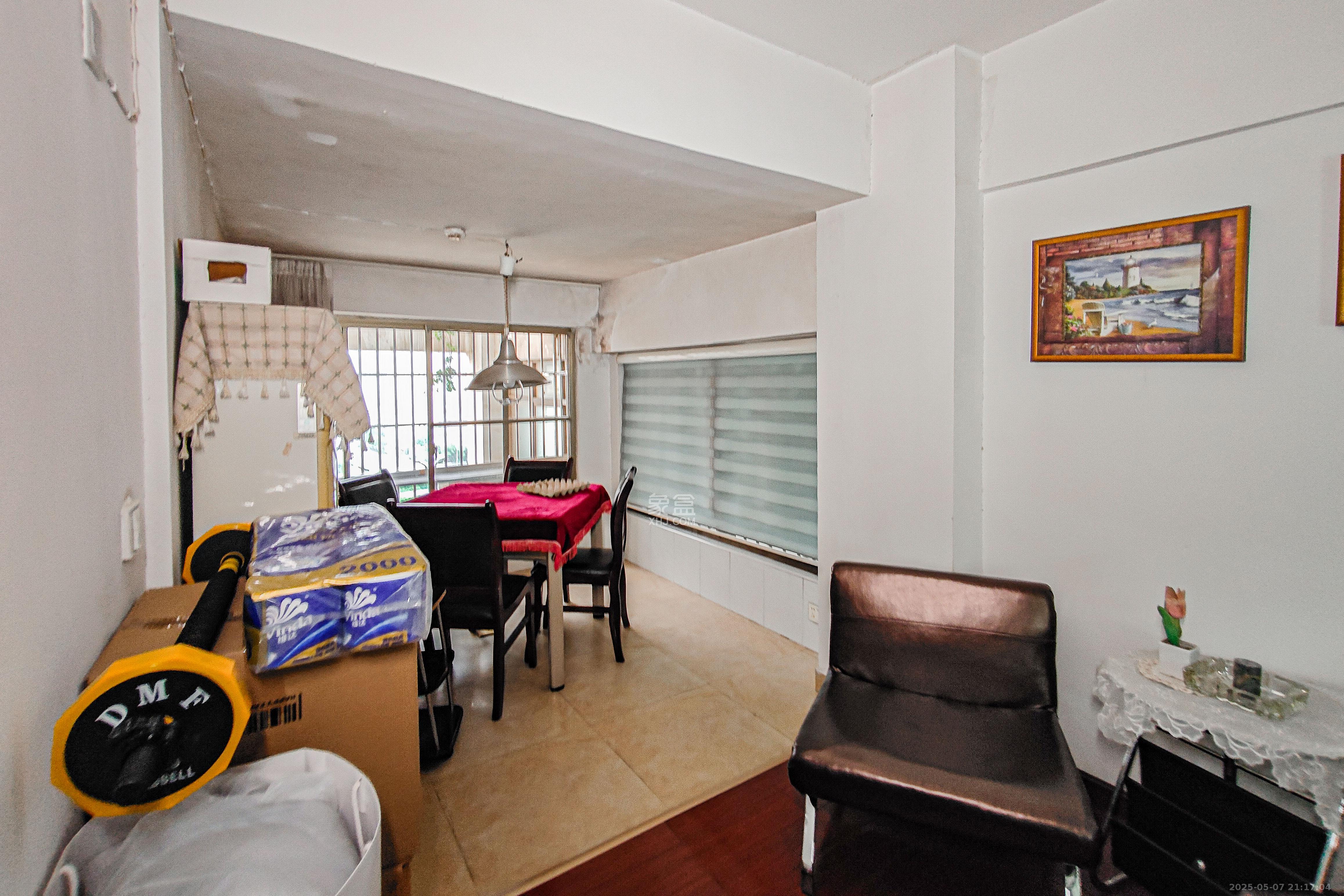 南国嘉苑  4室2厅2卫    112.0万 南国嘉苑  4室2厅2卫    112.0万卧室