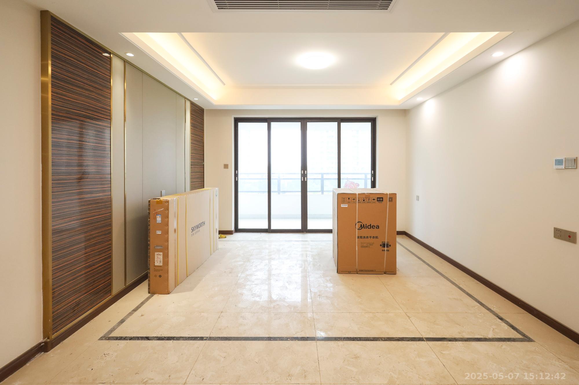 中欣楚天御府E区  3室2厅2卫   159.00万客厅