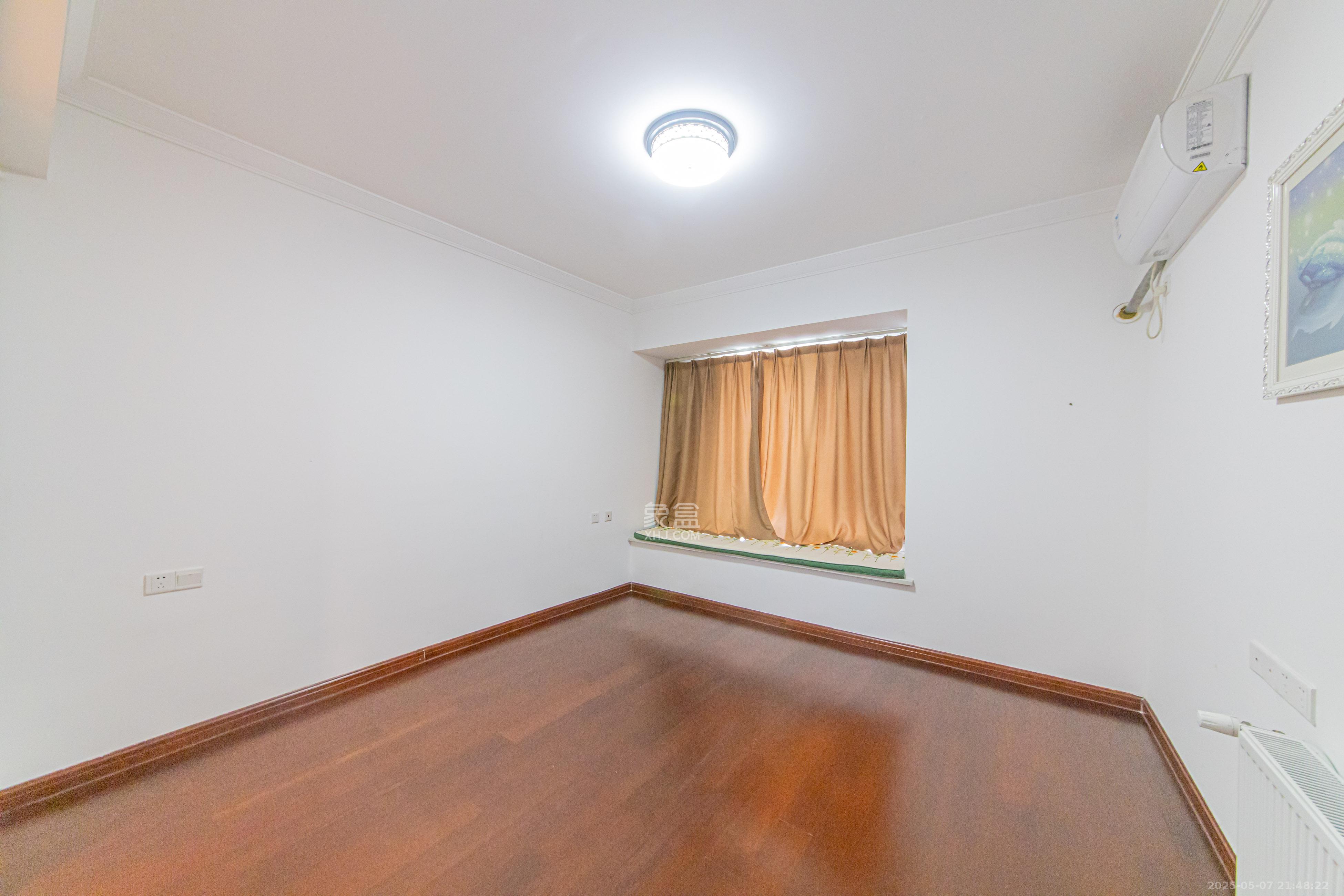 中海新城熙岸(中信新城五期) 4室2厅2卫 164.0万 中海新城熙岸(中信新城五期) 4室2厅2卫 164.0万卧室