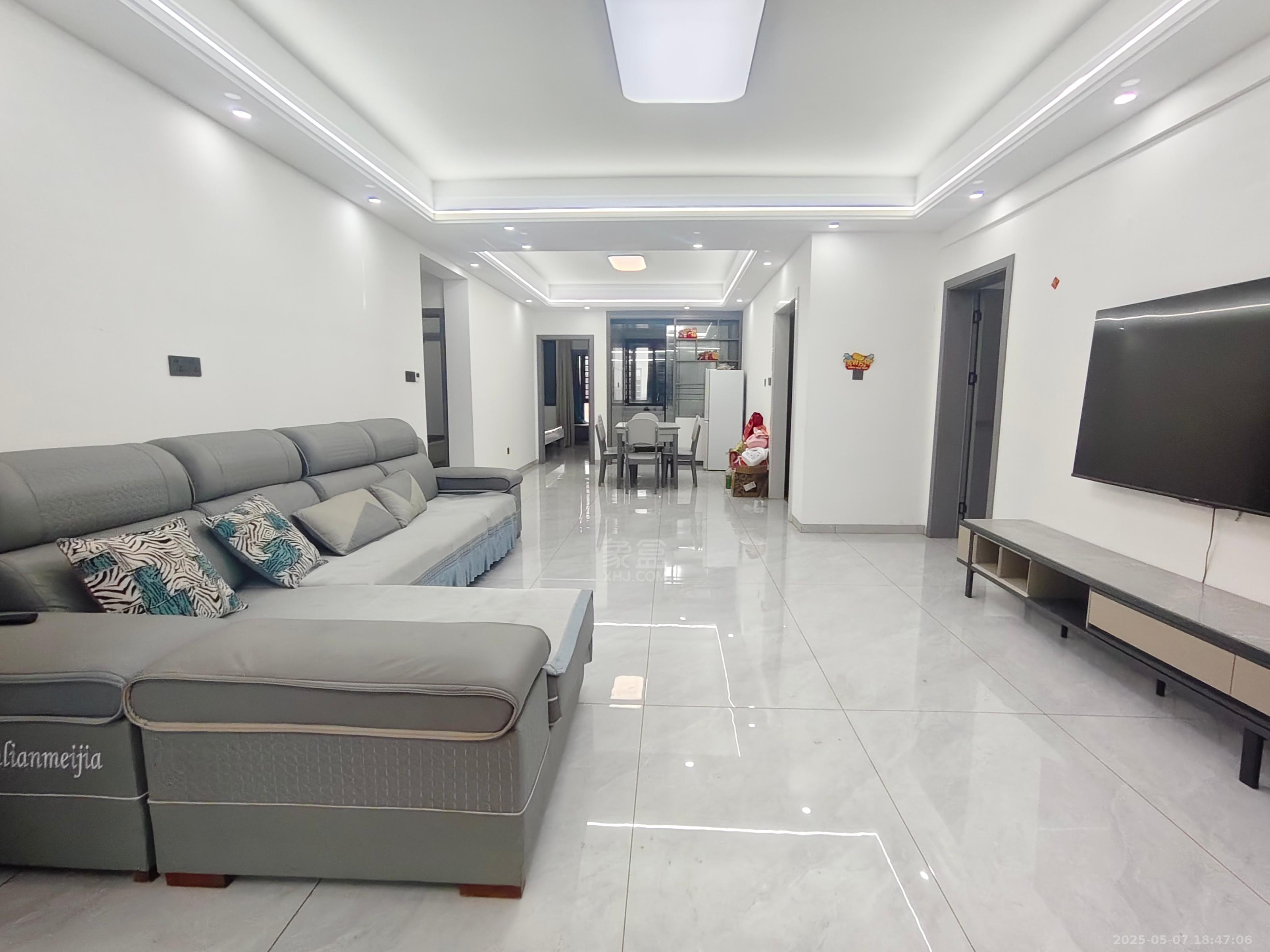 银泰财富广场 4室2厅2卫 2700.0元/月 银泰财富广场 4室2厅2卫 2700.0元/月室内图