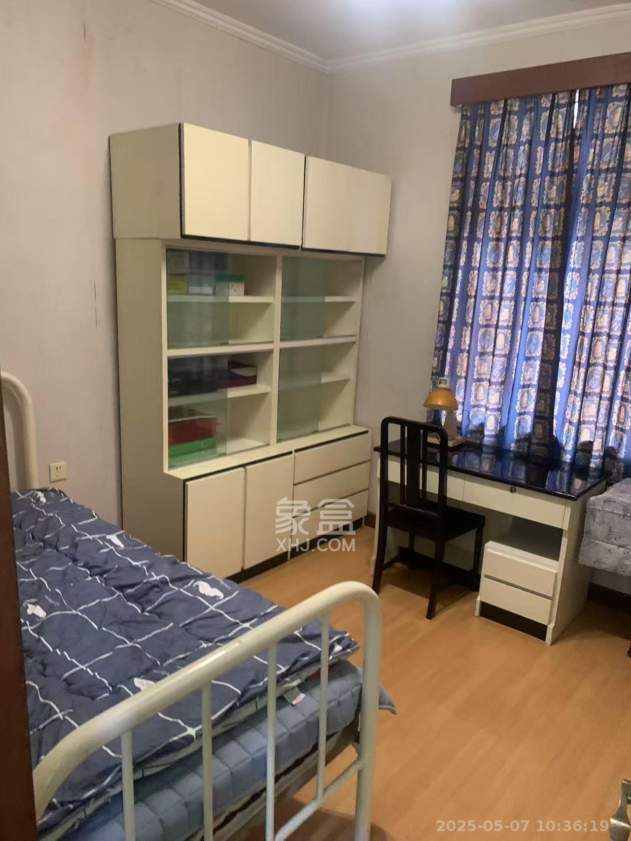 纺织厅小区  4室2厅1卫   2800.00元/月室内图