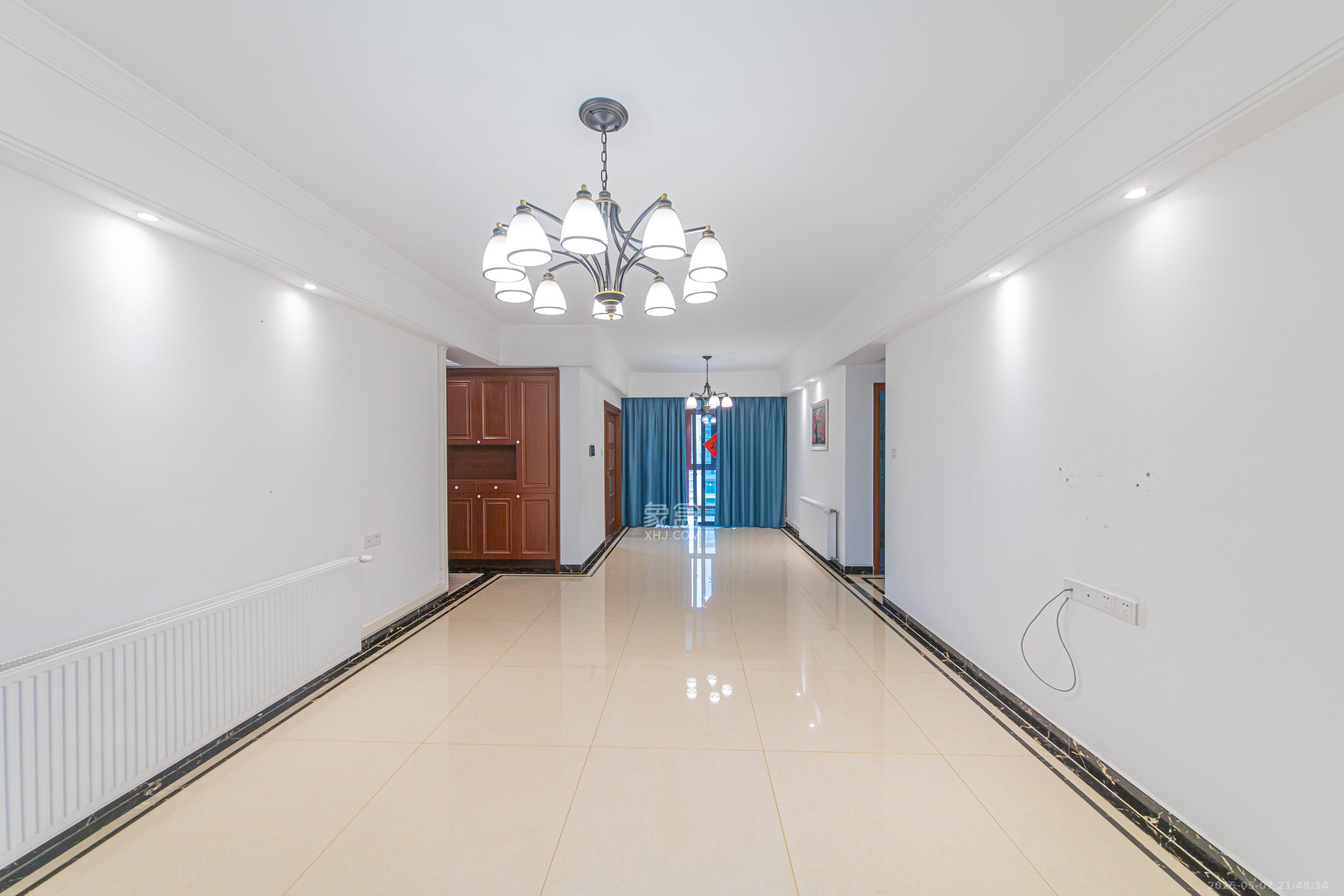 中海新城熙岸(中信新城五期) 4室2厅2卫 164.0万 中海新城熙岸(中信新城五期) 4室2厅2卫 164.0万客厅