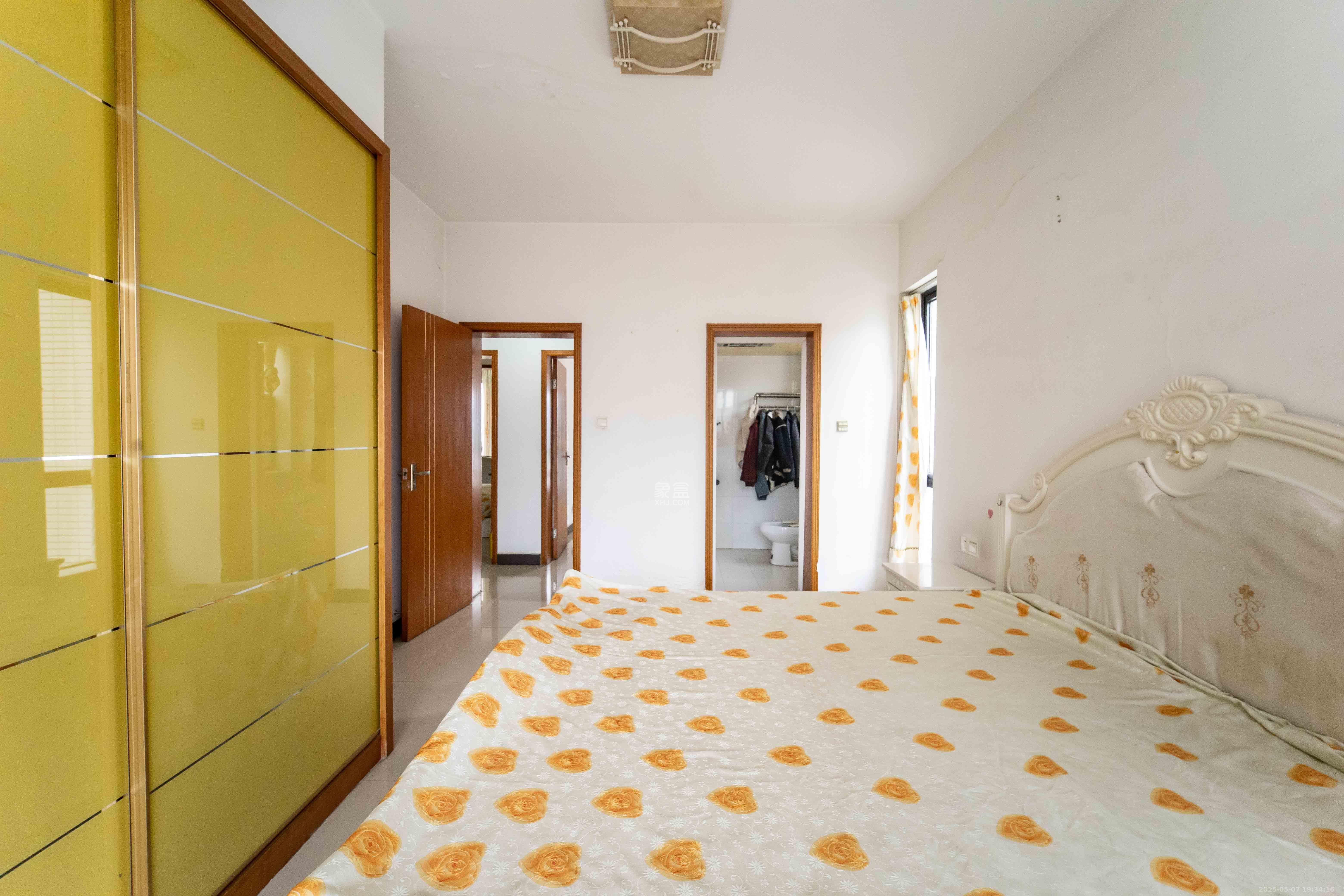 尚东紫郡 1室0厅0卫 99.8万 尚东紫郡 1室0厅0卫 99.8万卧室