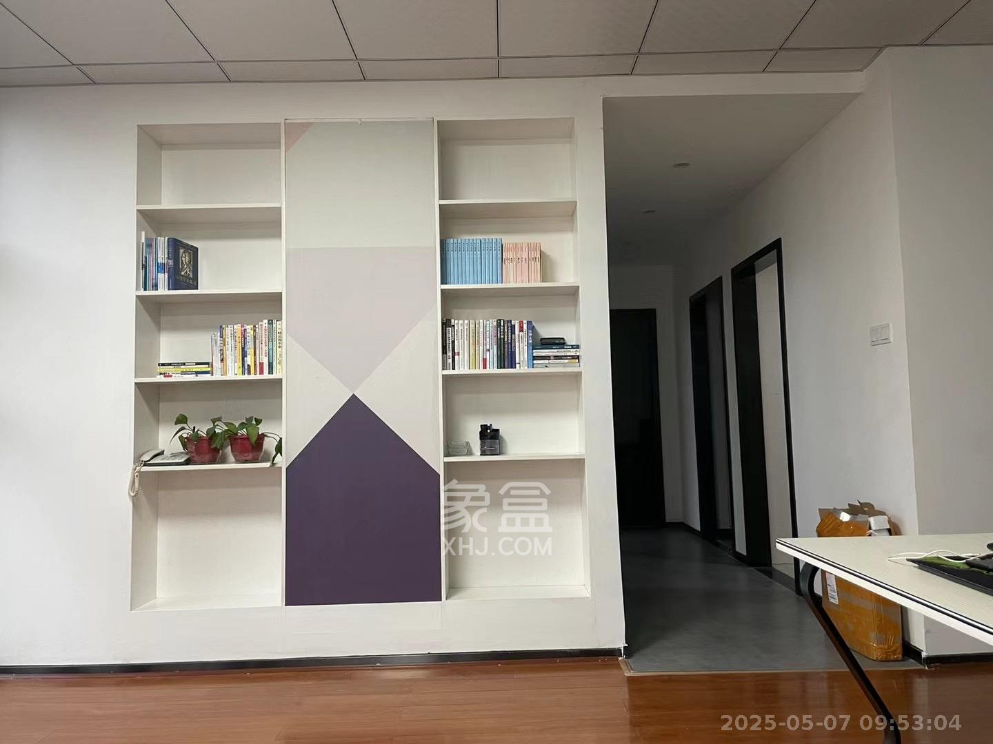 万坤图财富广场  4室1厅1卫   5800.00元/月室内图