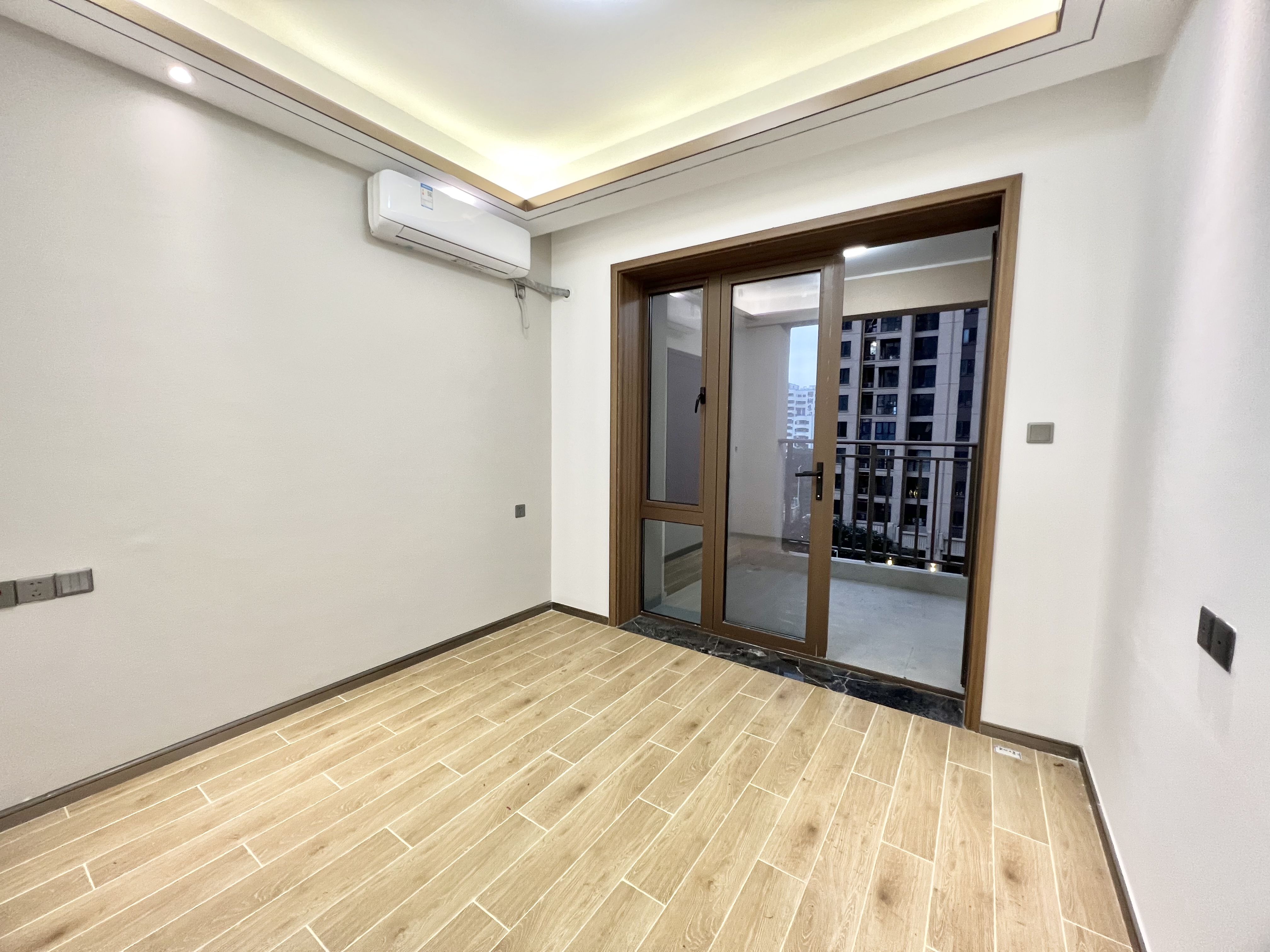 海航豪庭南苑 2室2厅2卫 320.0万 海航豪庭南苑 2室2厅2卫 320.0万客厅