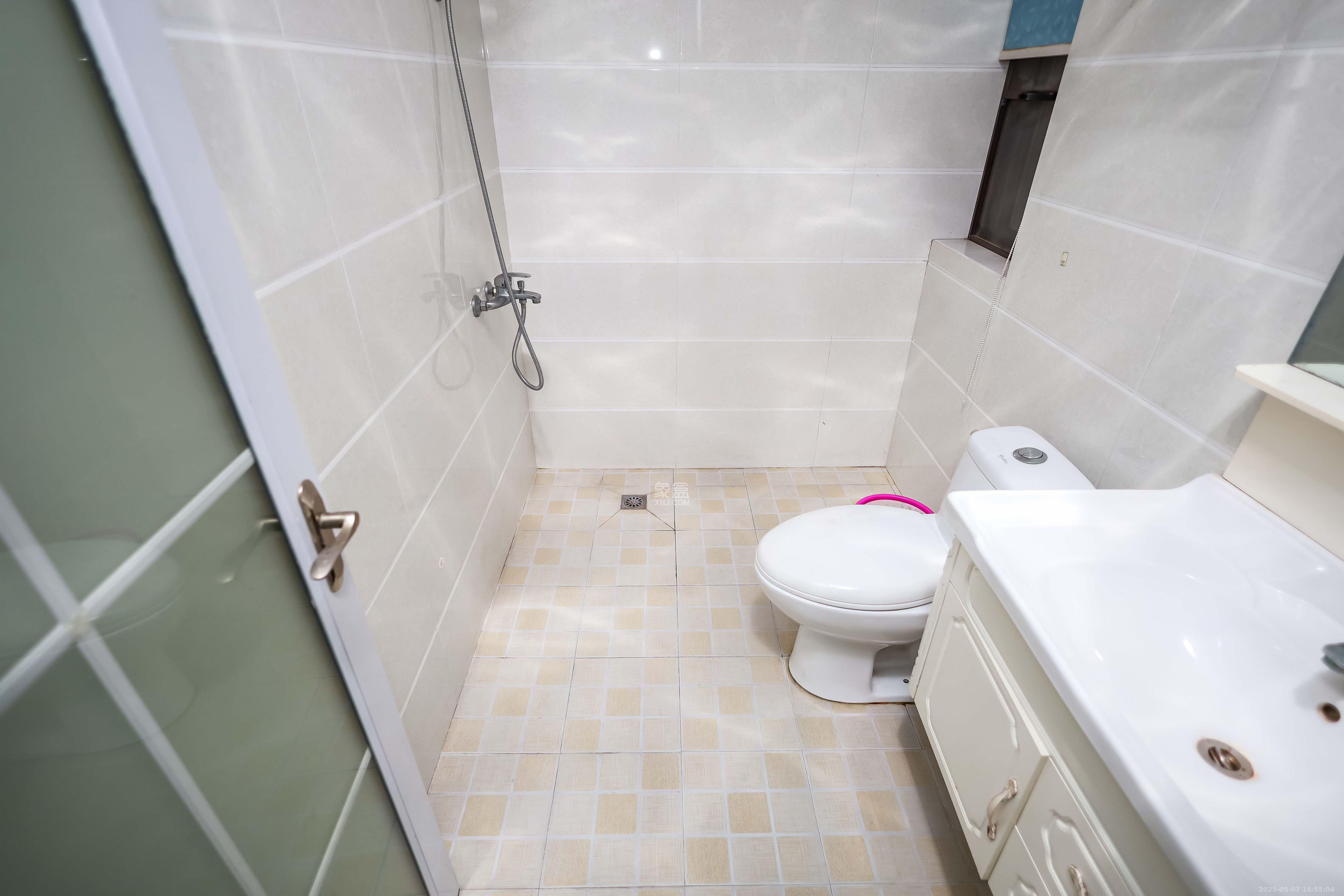 卓越蔚蓝海岸三期  3室2厅2卫    2300.0元/月 卓越蔚蓝海岸三期  3室2厅2卫    2300.0元/月室内图