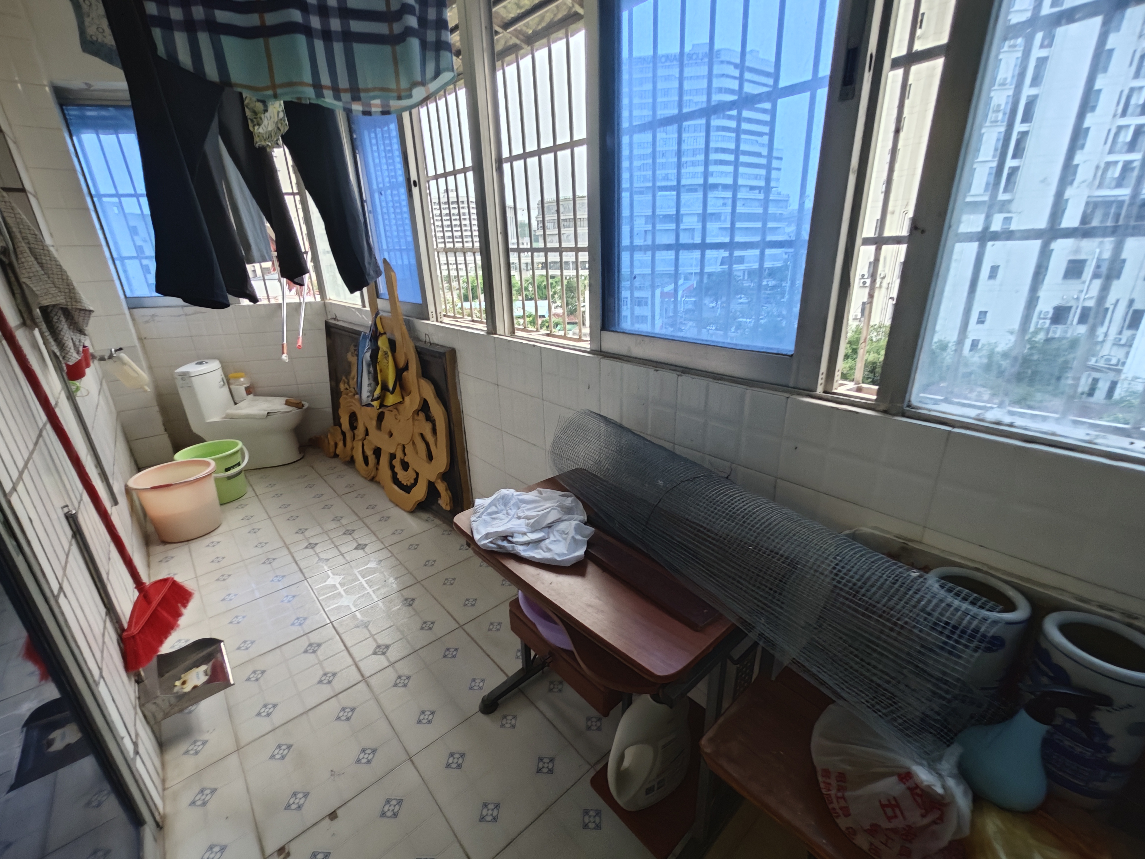 光明大厦  4室2厅1卫   3300.00元/月室内图