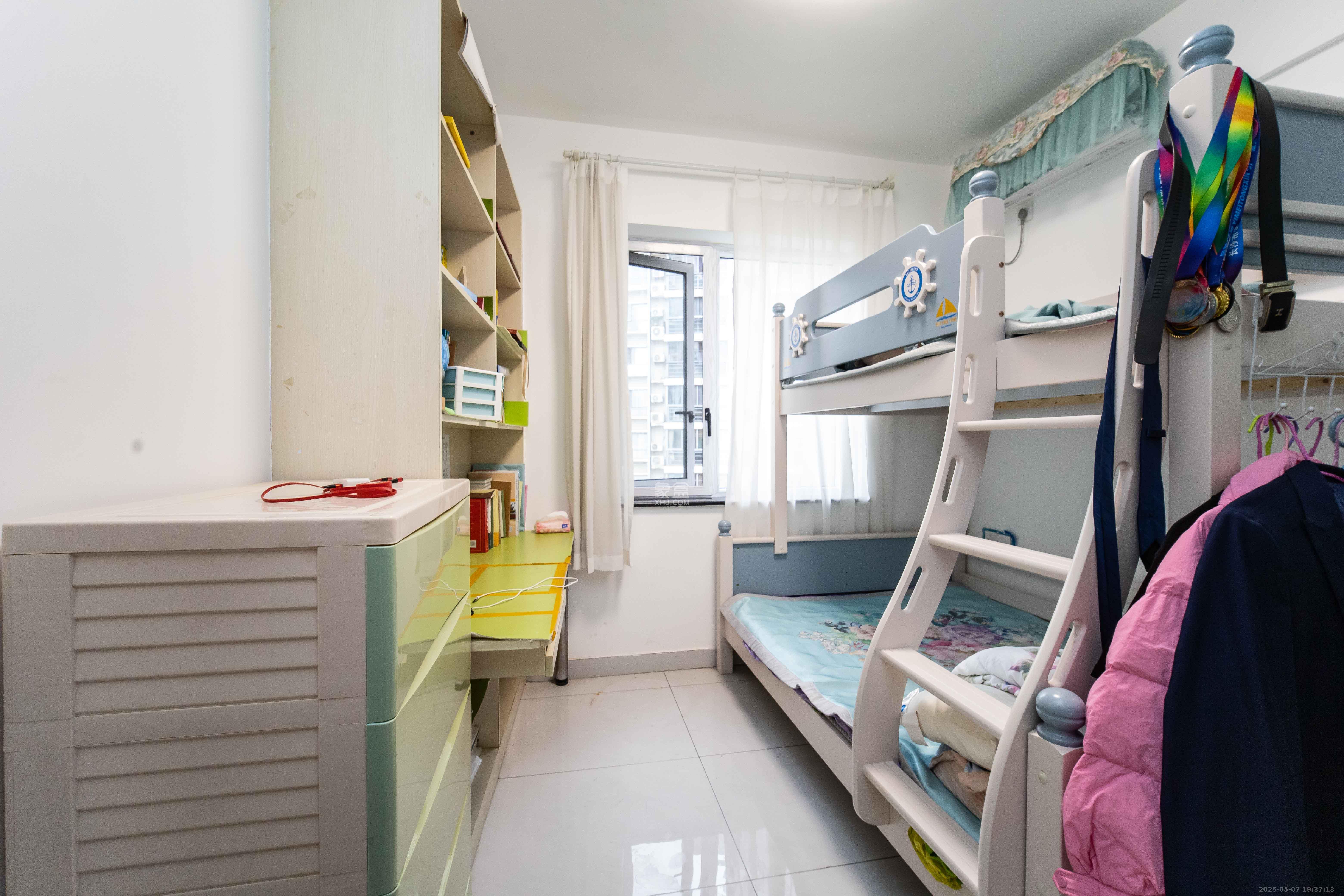 银港水晶城  3室2厅2卫    110.0万 银港水晶城  3室2厅2卫    110.0万卧室