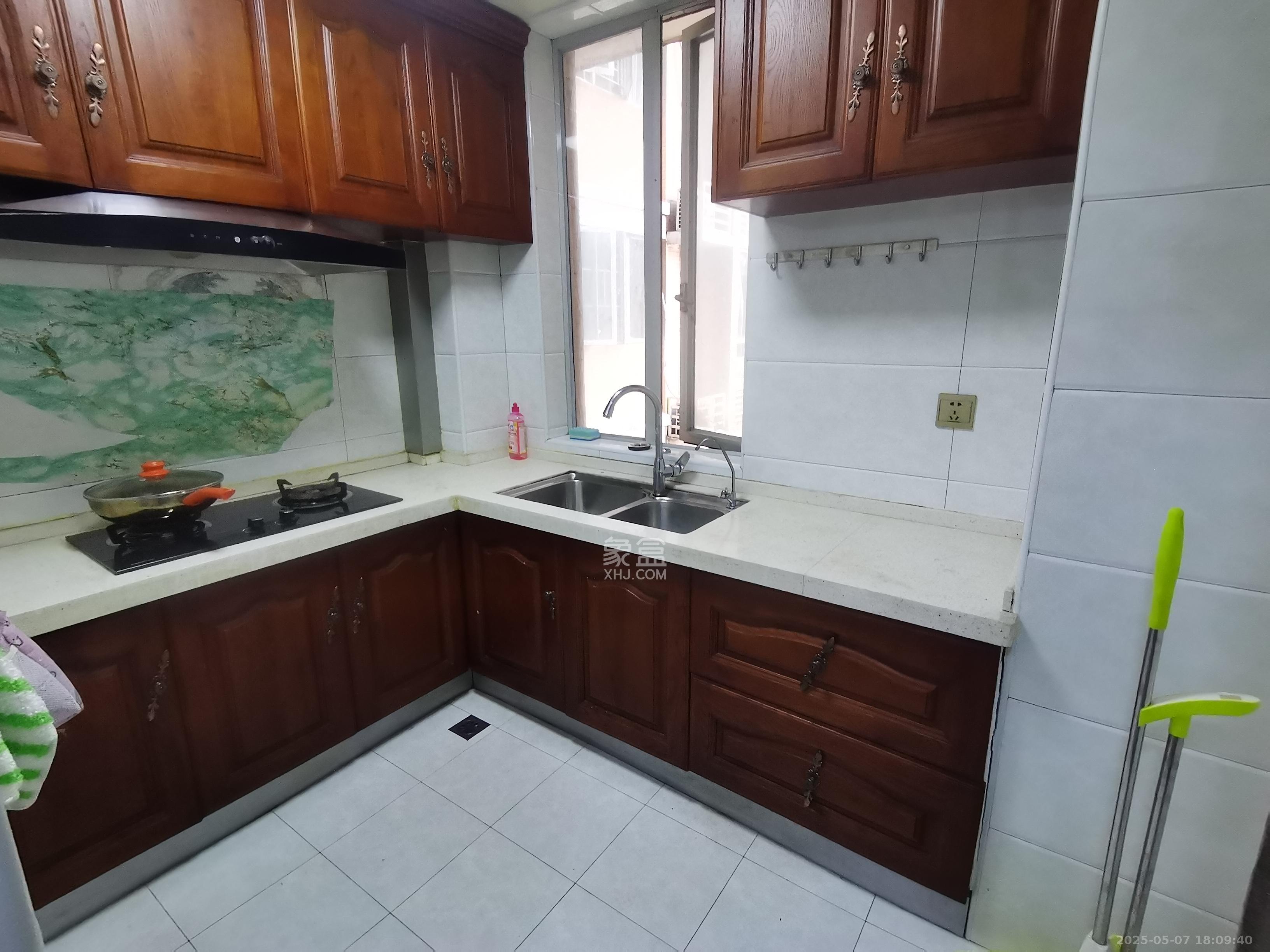 恒广国际景园一二区 1室2厅1卫 1800.0元/月 恒广国际景园一二区 1室2厅1卫 1800.0元/月室内图