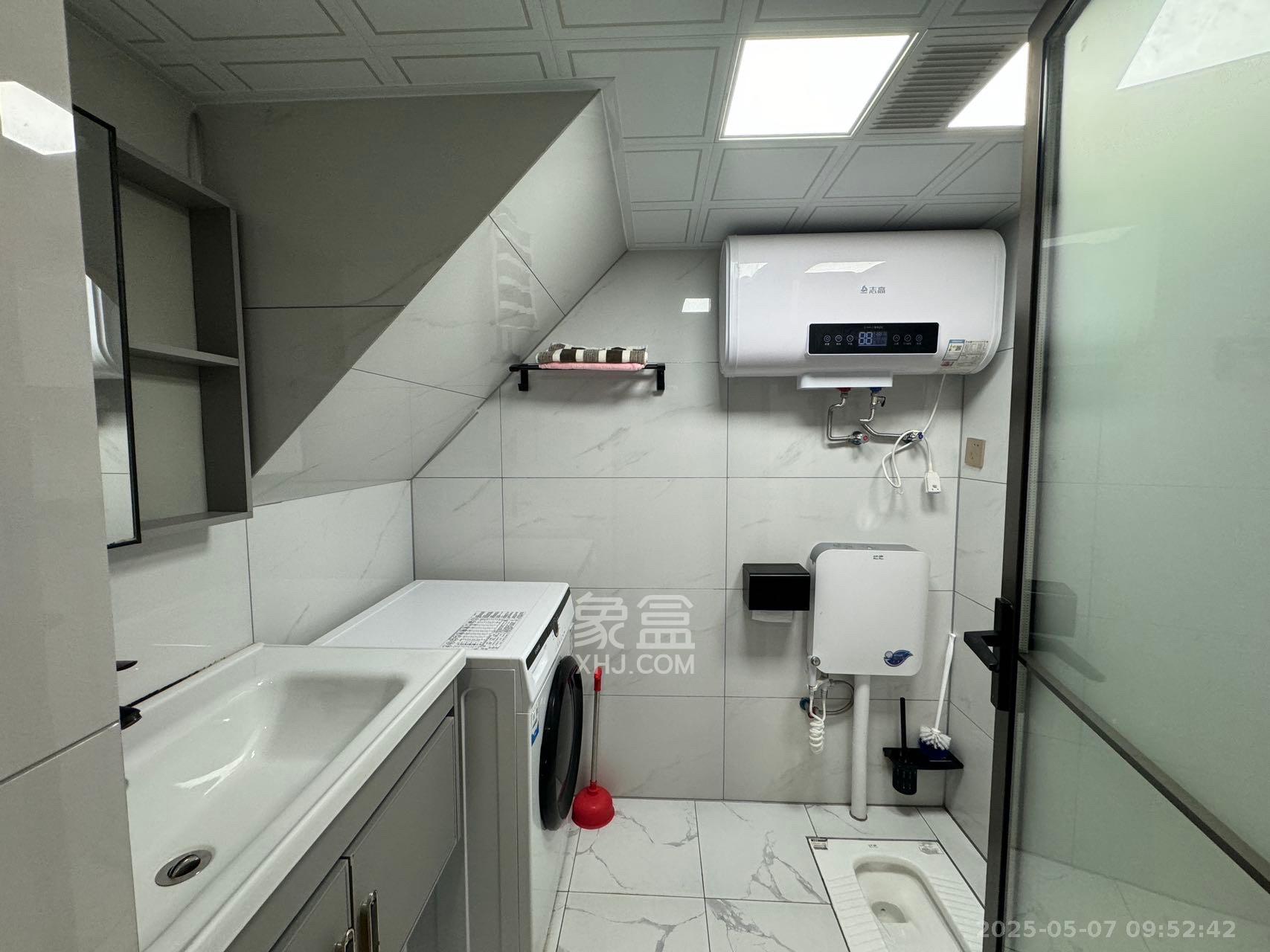 润和国际广场 2室1厅1卫 2400.0元/月 润和国际广场 2室1厅1卫 2400.0元/月室内图