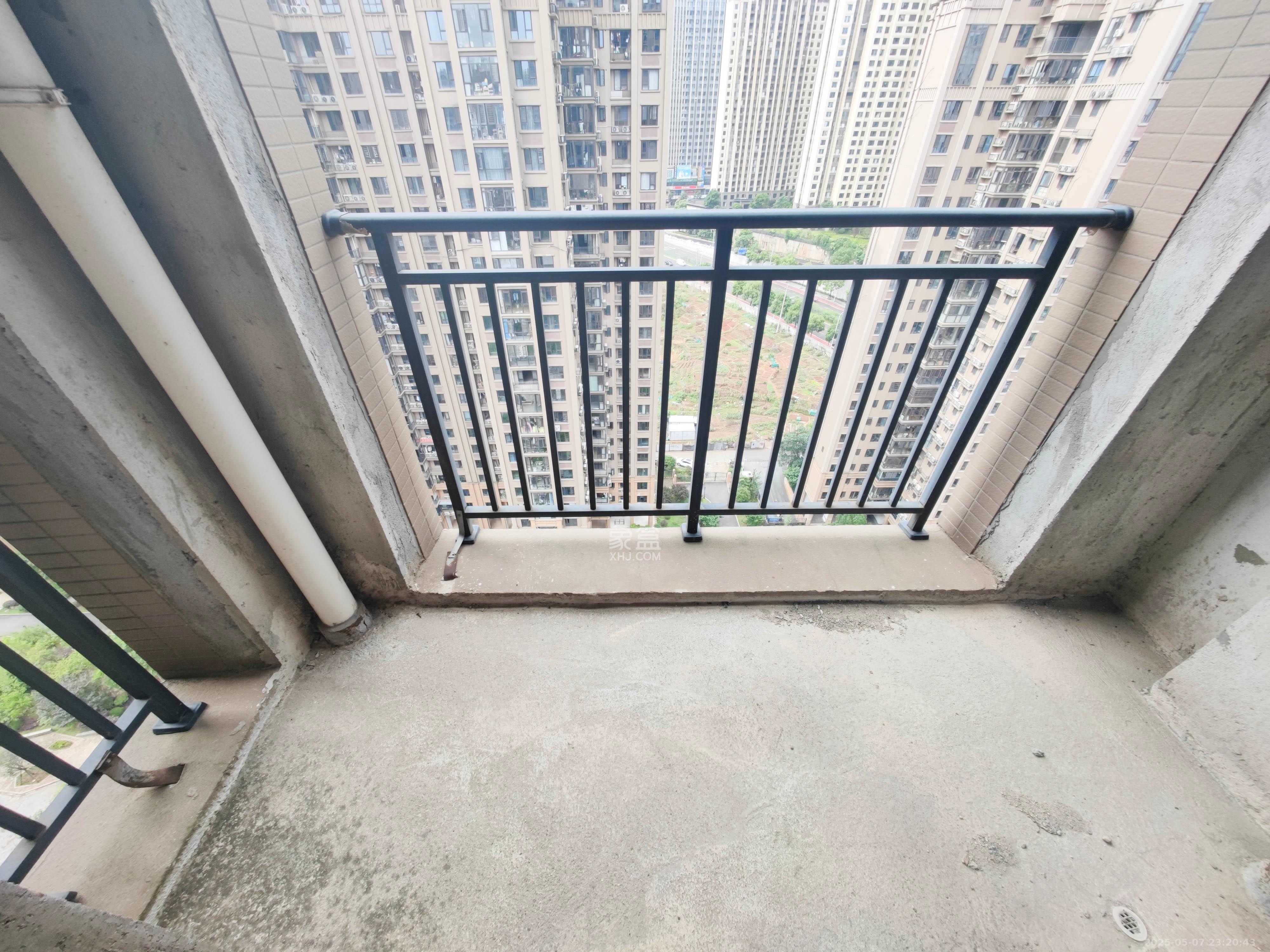 云开壹品樾玺 5室2厅2卫 126.0万 云开壹品樾玺 5室2厅2卫 126.0万阳台