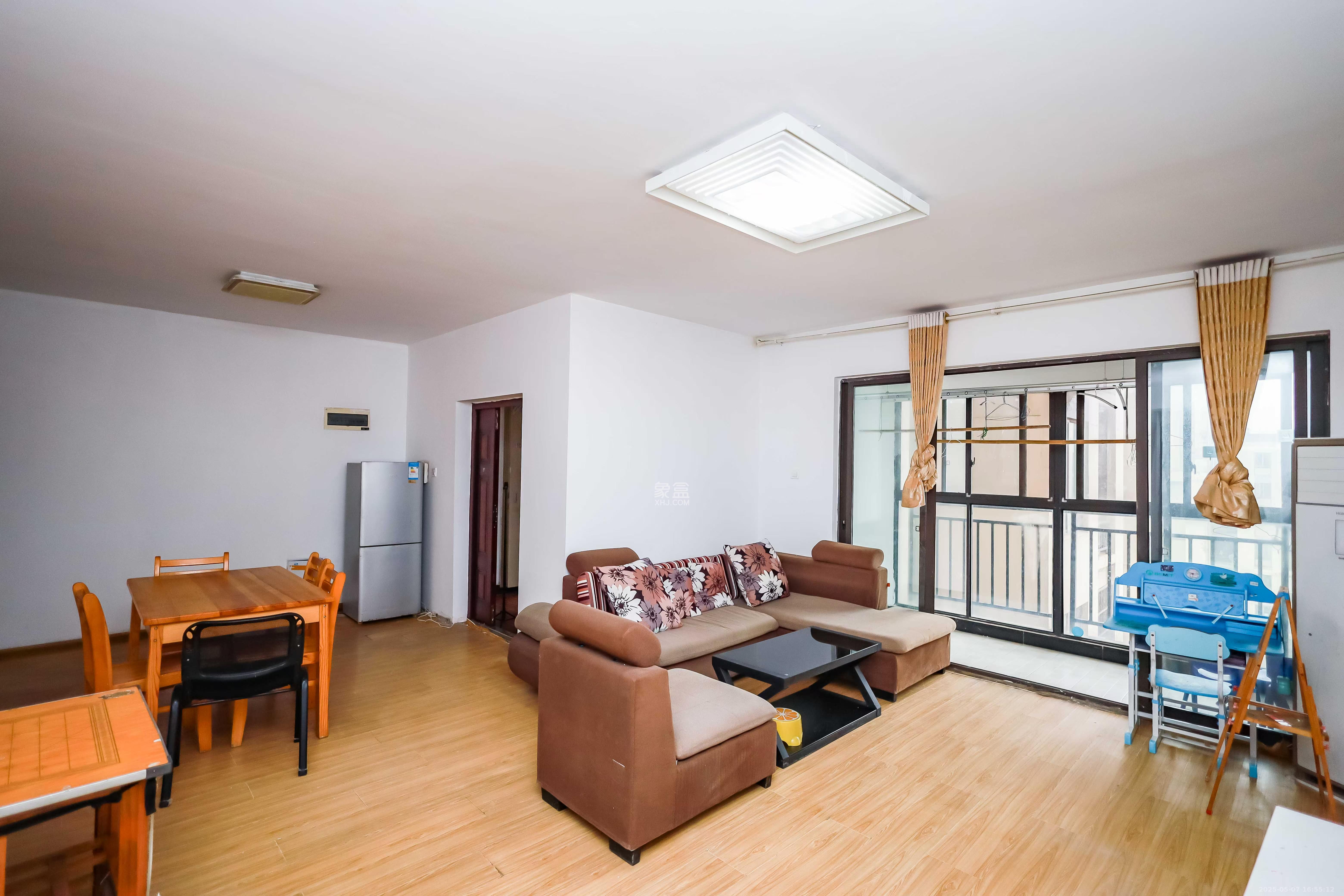 卓越蔚蓝海岸三期  3室2厅2卫    2300.0元/月 卓越蔚蓝海岸三期  3室2厅2卫    2300.0元/月室内图