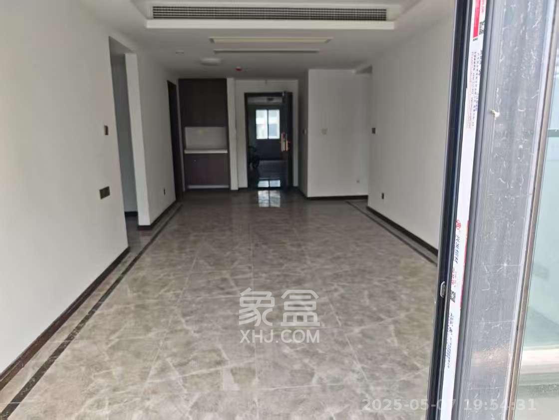绿地长沙城际空间站（绿地新里佳苑）  3室2厅2卫    3500.0元/月