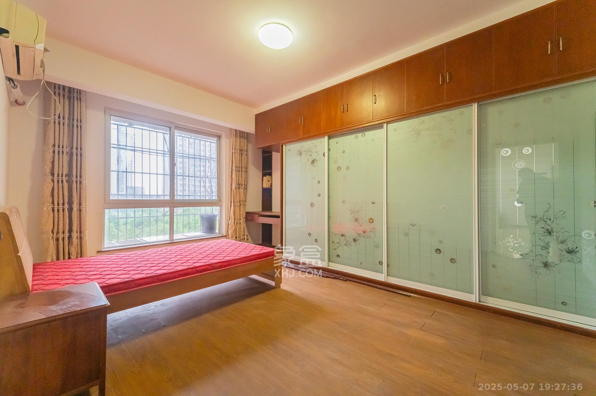 筑梦佳园 4室2厅2卫 85.0万 筑梦佳园 4室2厅2卫 85.0万卧室