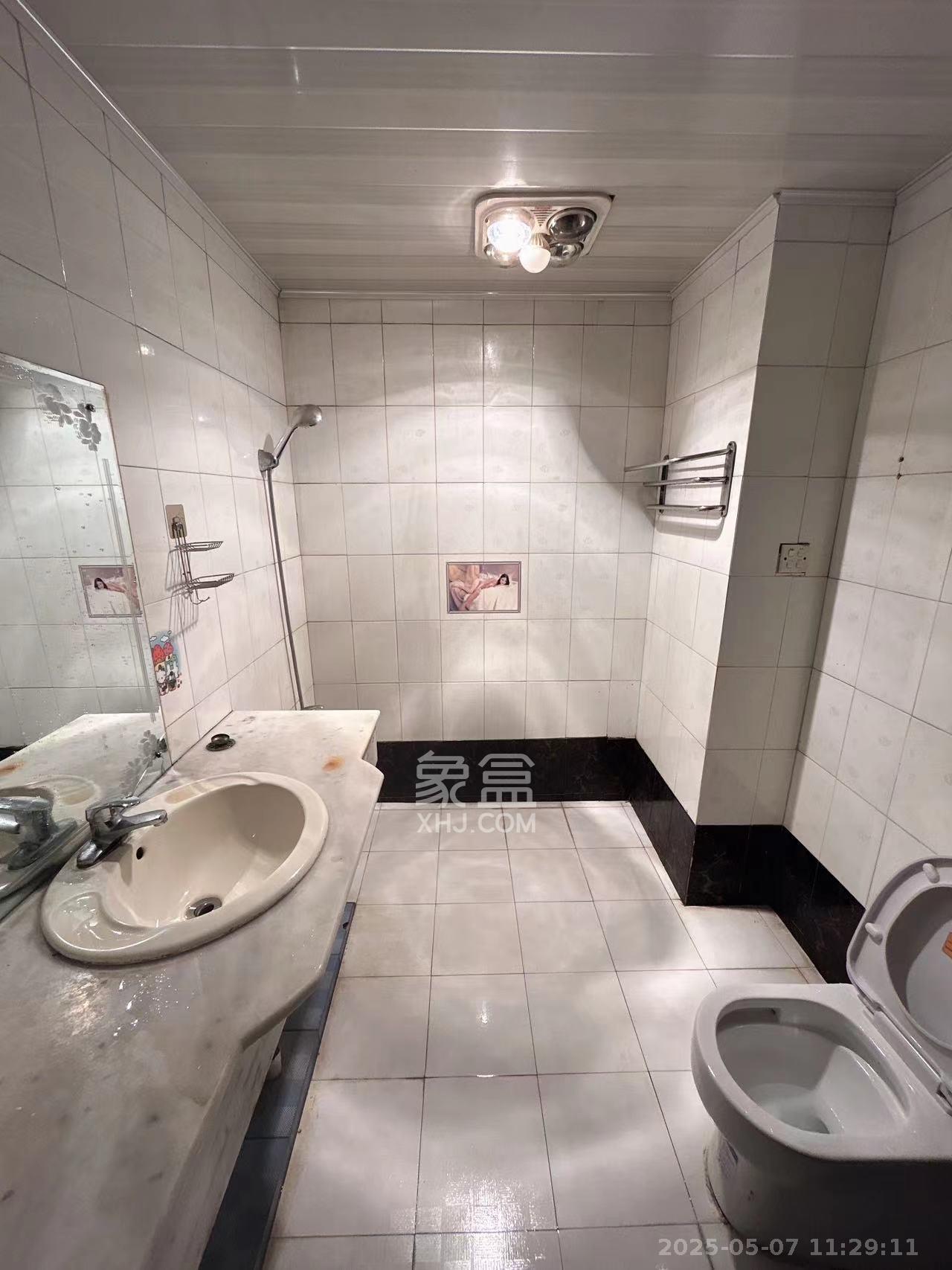 晟利隆小区  3室2厅1卫   2600.00元/月室内图