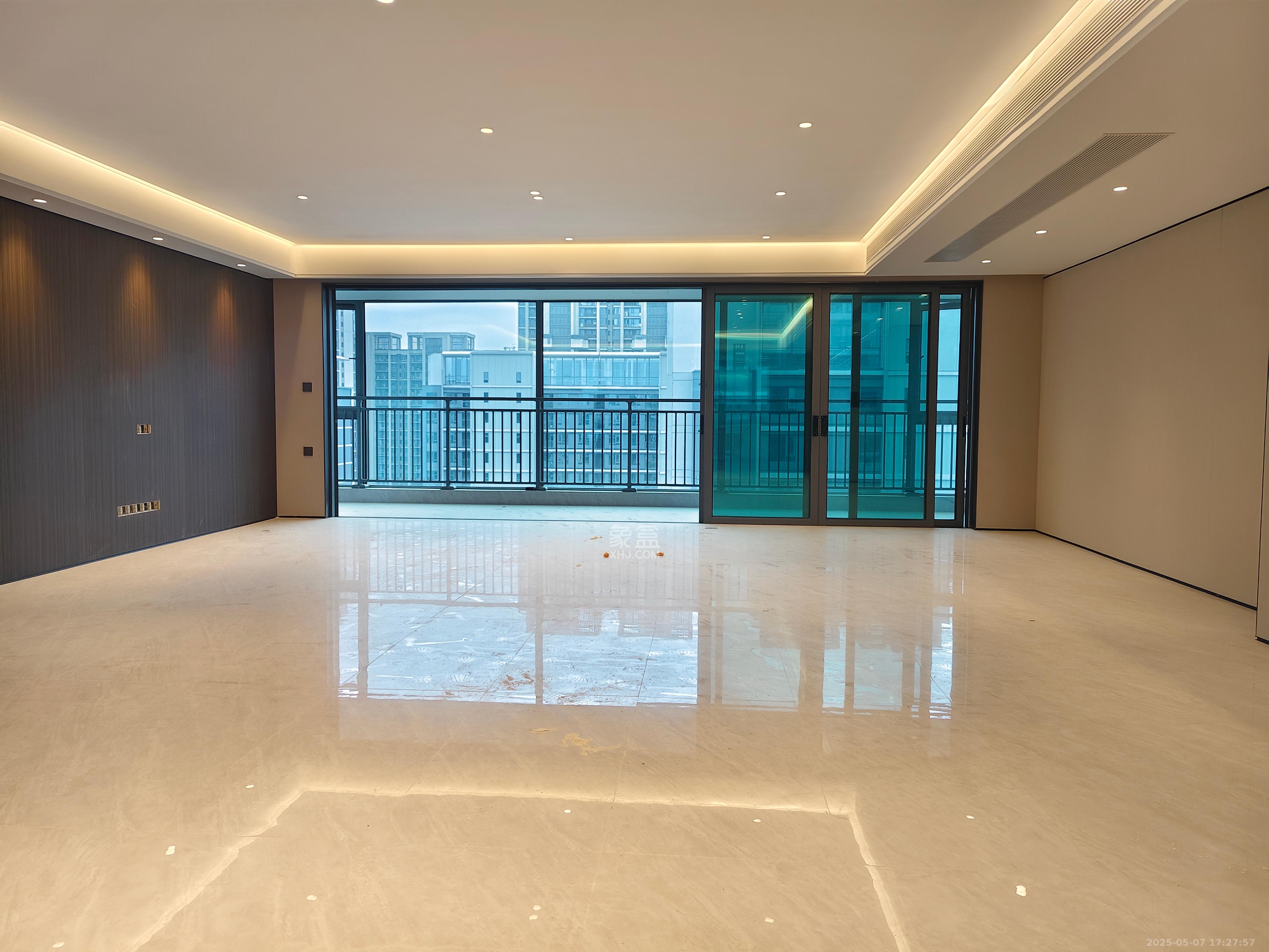 招商蛇口滨江境  5室2厅3卫    12000.0元/月 招商蛇口滨江境  5室2厅3卫    12000.0元/月