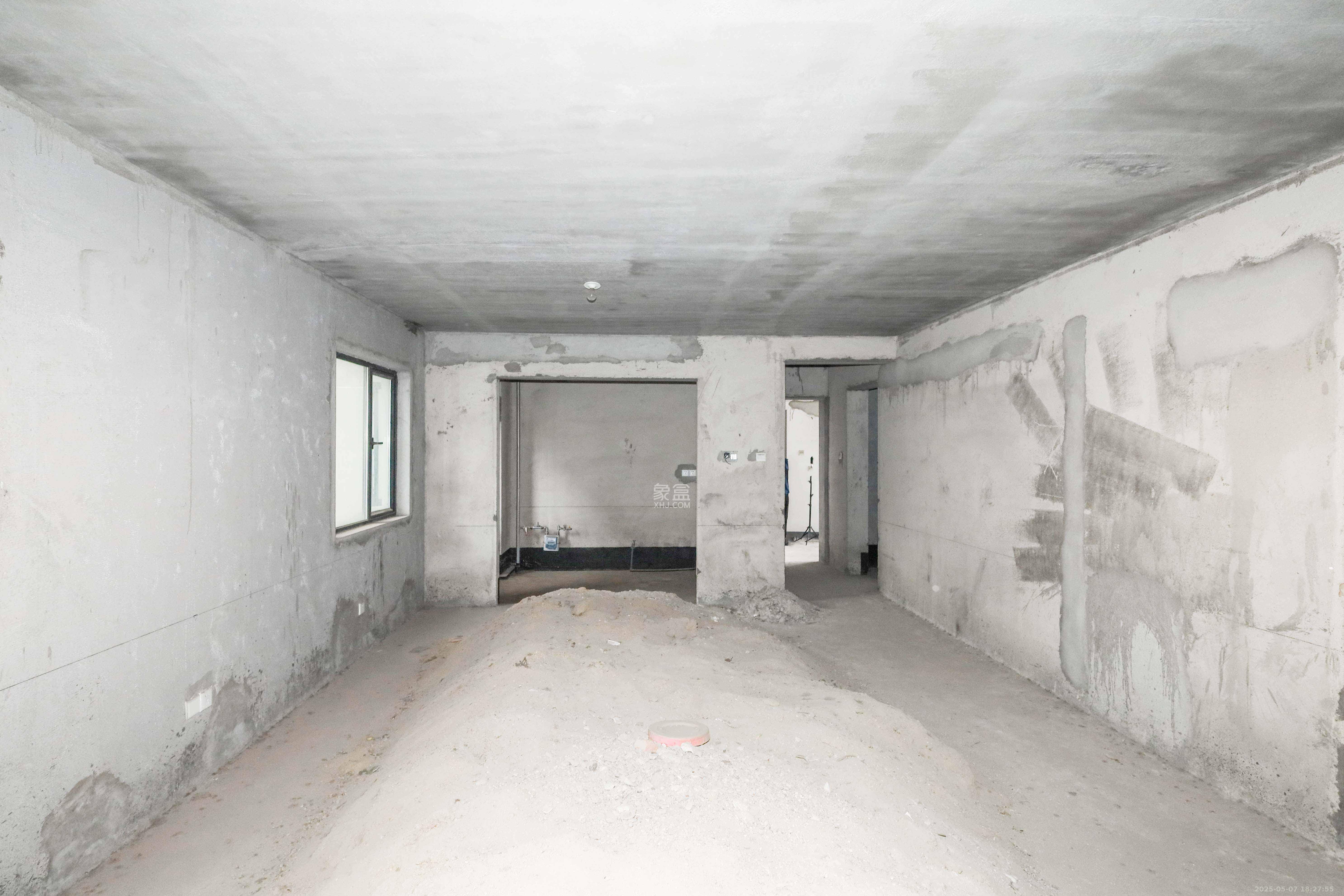 好莱城(弘德西街) 4室2厅2卫 112.0万 好莱城(弘德西街) 4室2厅2卫 112.0万客厅