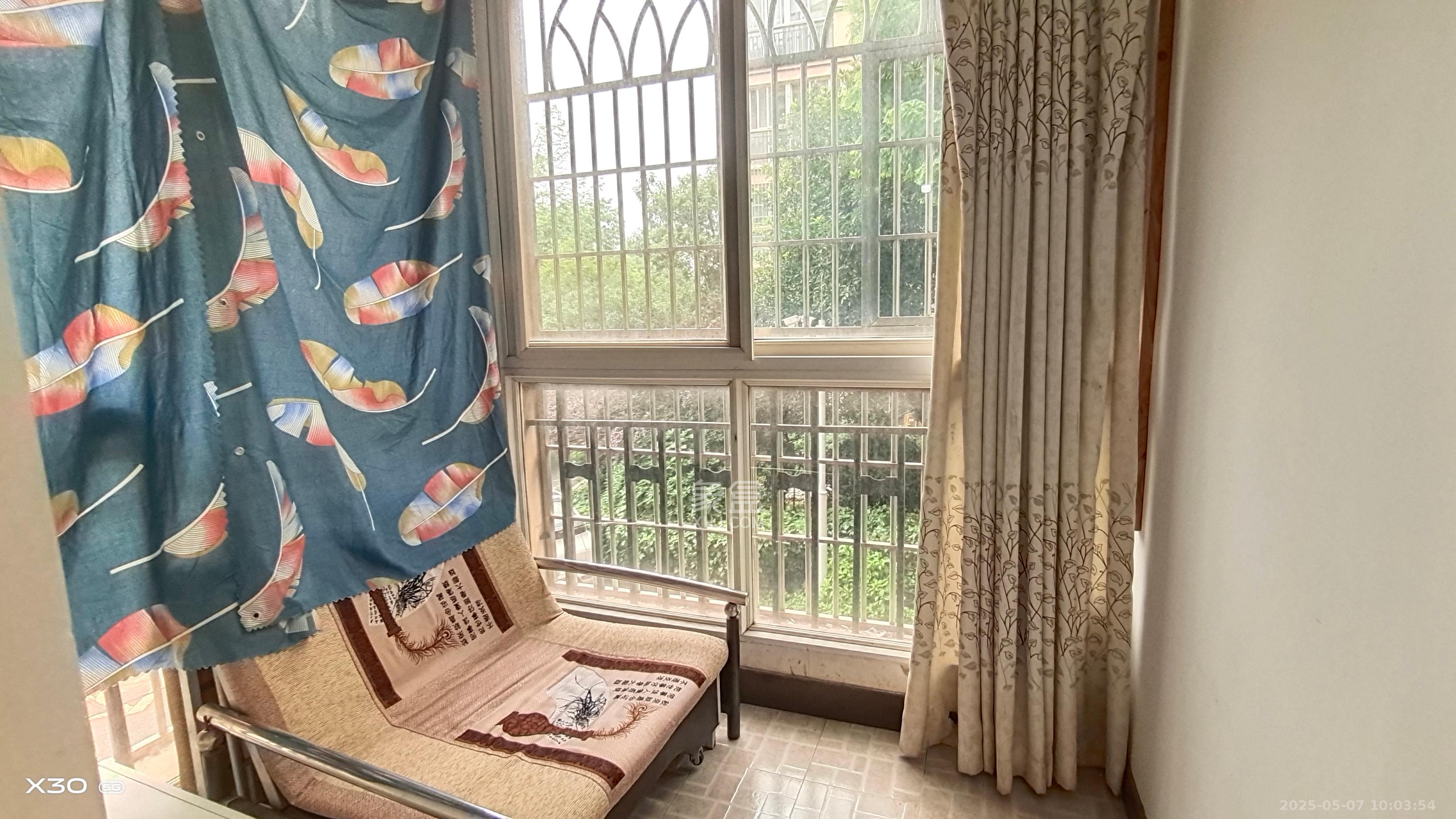 长房西郡  1室1厅1卫    700.0元/月 长房西郡  1室1厅1卫    700.0元/月室内图