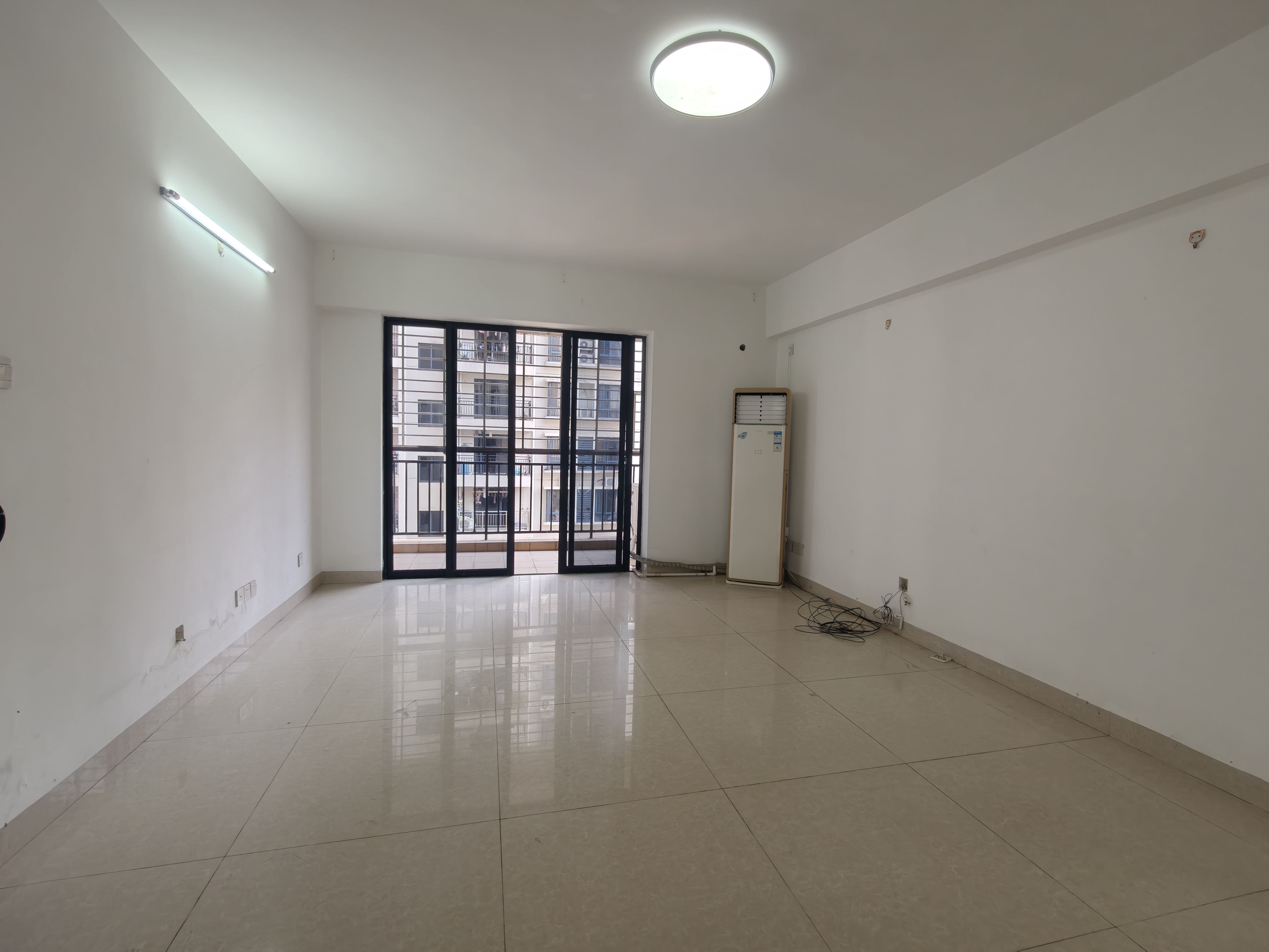 瑞园一期 4室2厅2卫 2600.0元/月 瑞园一期 4室2厅2卫 2600.0元/月室内图