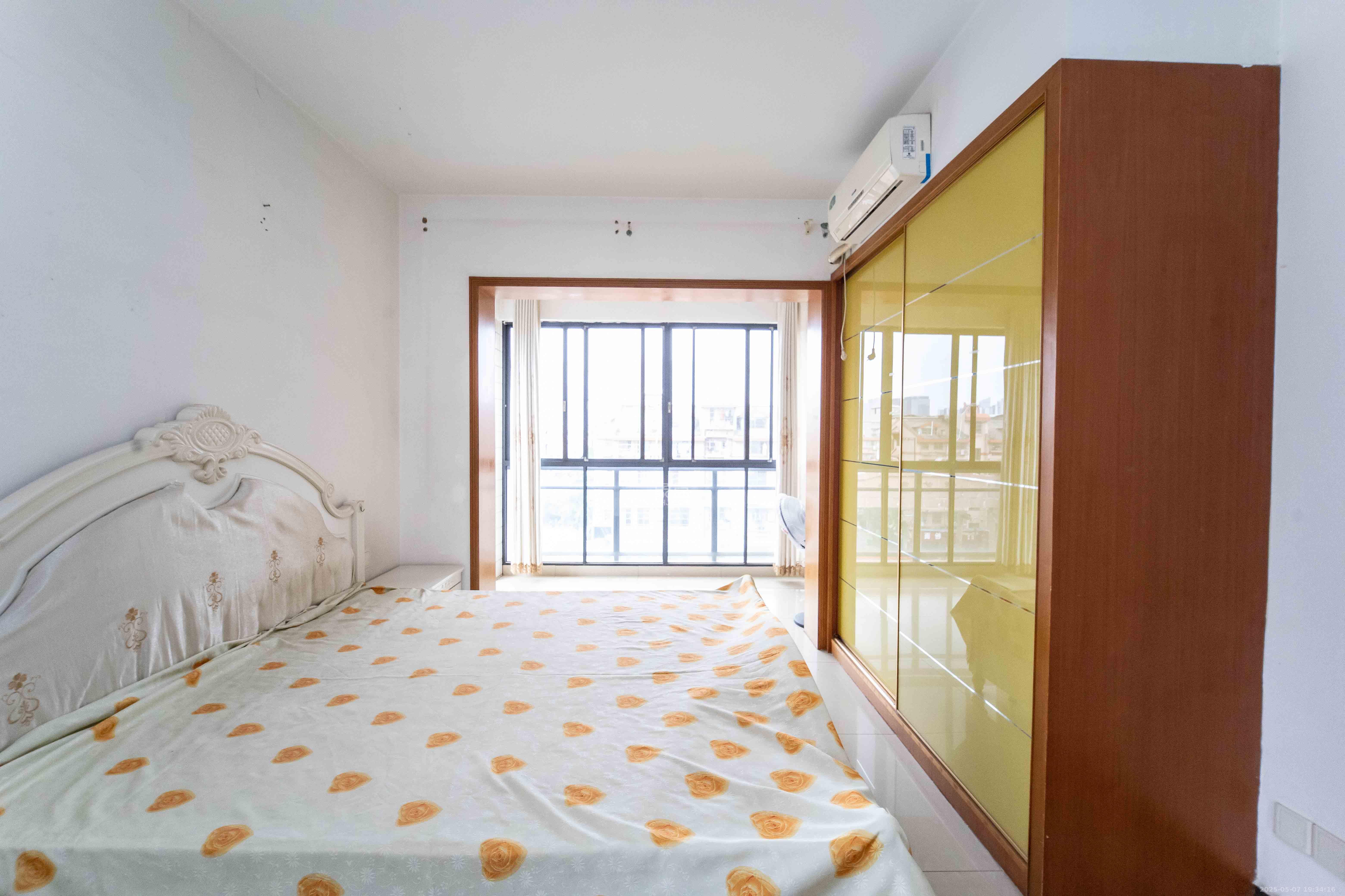 尚东紫郡 1室0厅0卫 99.8万 尚东紫郡 1室0厅0卫 99.8万卧室