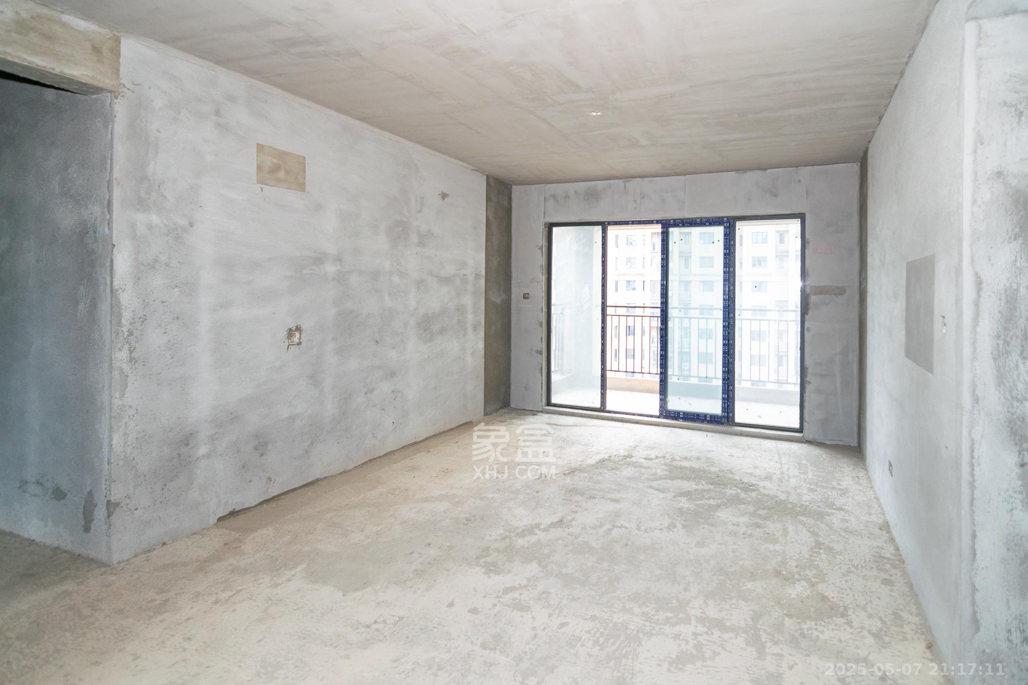 大汉月亮河畔  4室2厅2卫    70.0万 大汉月亮河畔  4室2厅2卫    70.0万客厅