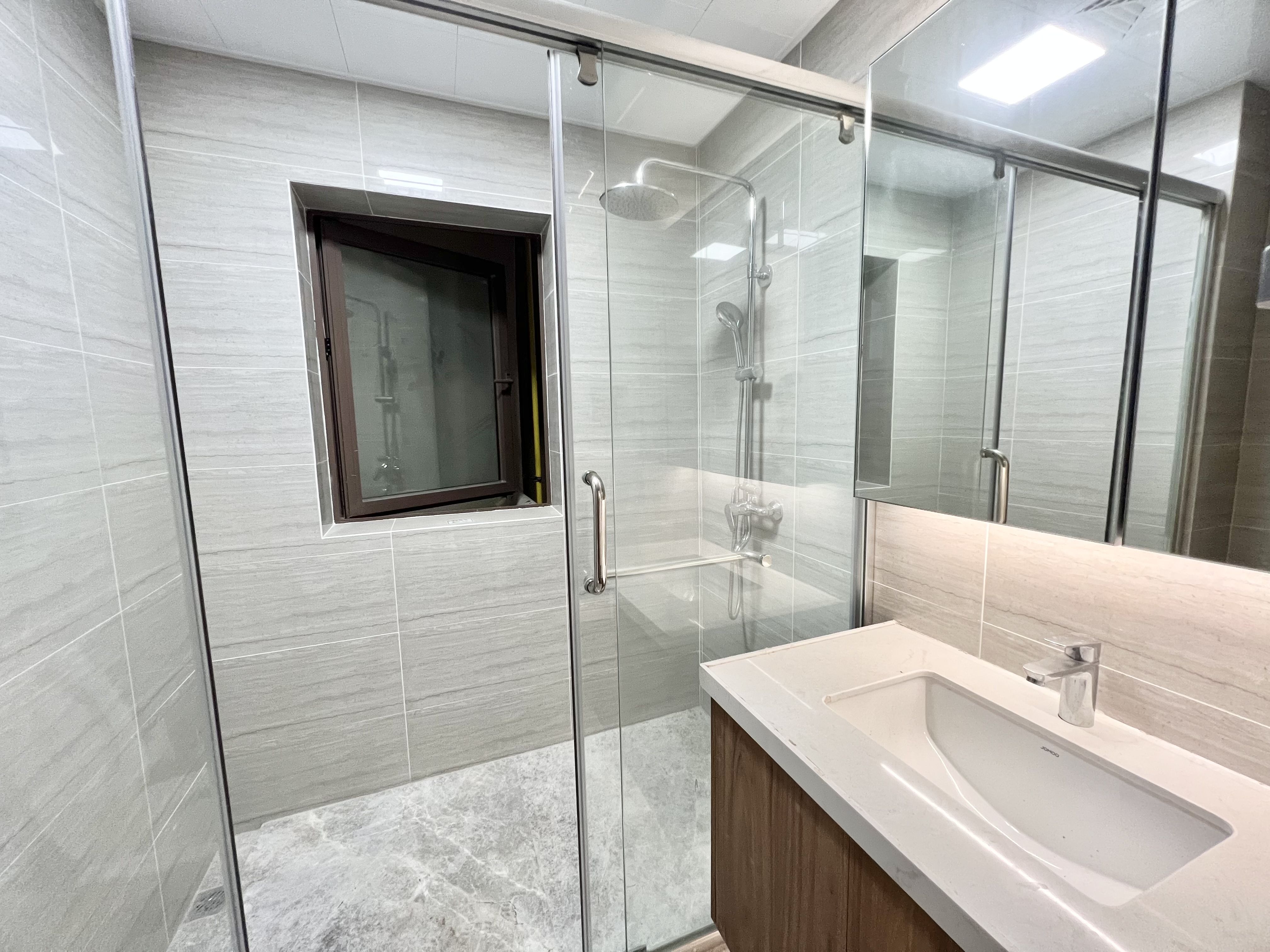 海航豪庭南苑 2室2厅2卫 320.0万 海航豪庭南苑 2室2厅2卫 320.0万客厅