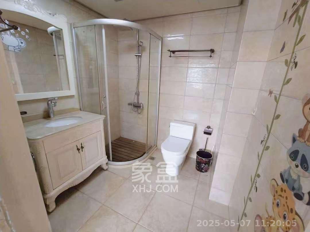 山水英伦  5室2厅3卫   8500.00元/月室内图