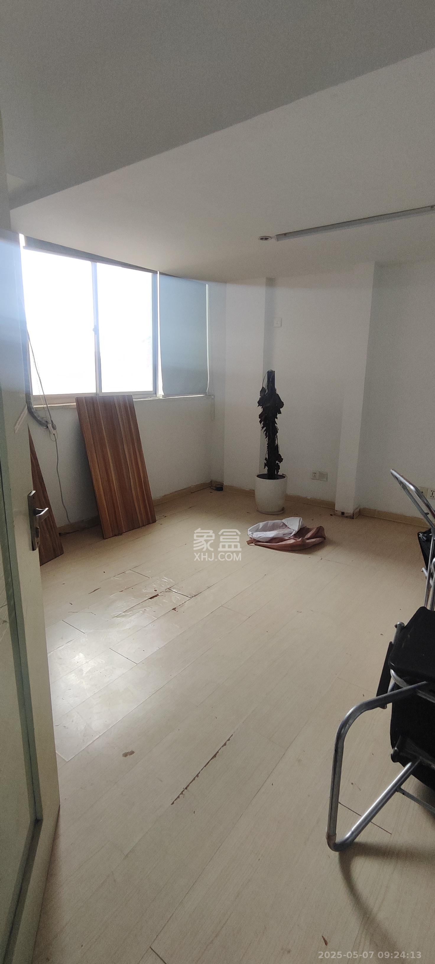 都市阳光大厦 3室2厅1卫 5000.0元/月 都市阳光大厦 3室2厅1卫 5000.0元/月室内图