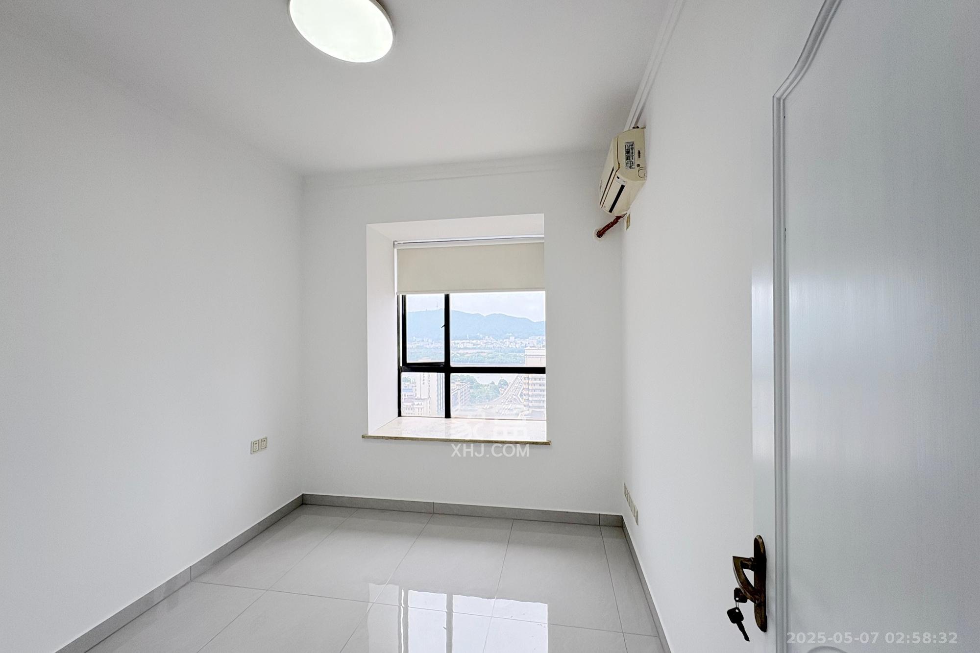 五一大道202(中环壹世界)  3室2厅1卫    112.0万 五一大道202(中环壹世界)  3室2厅1卫    112.0万卧室