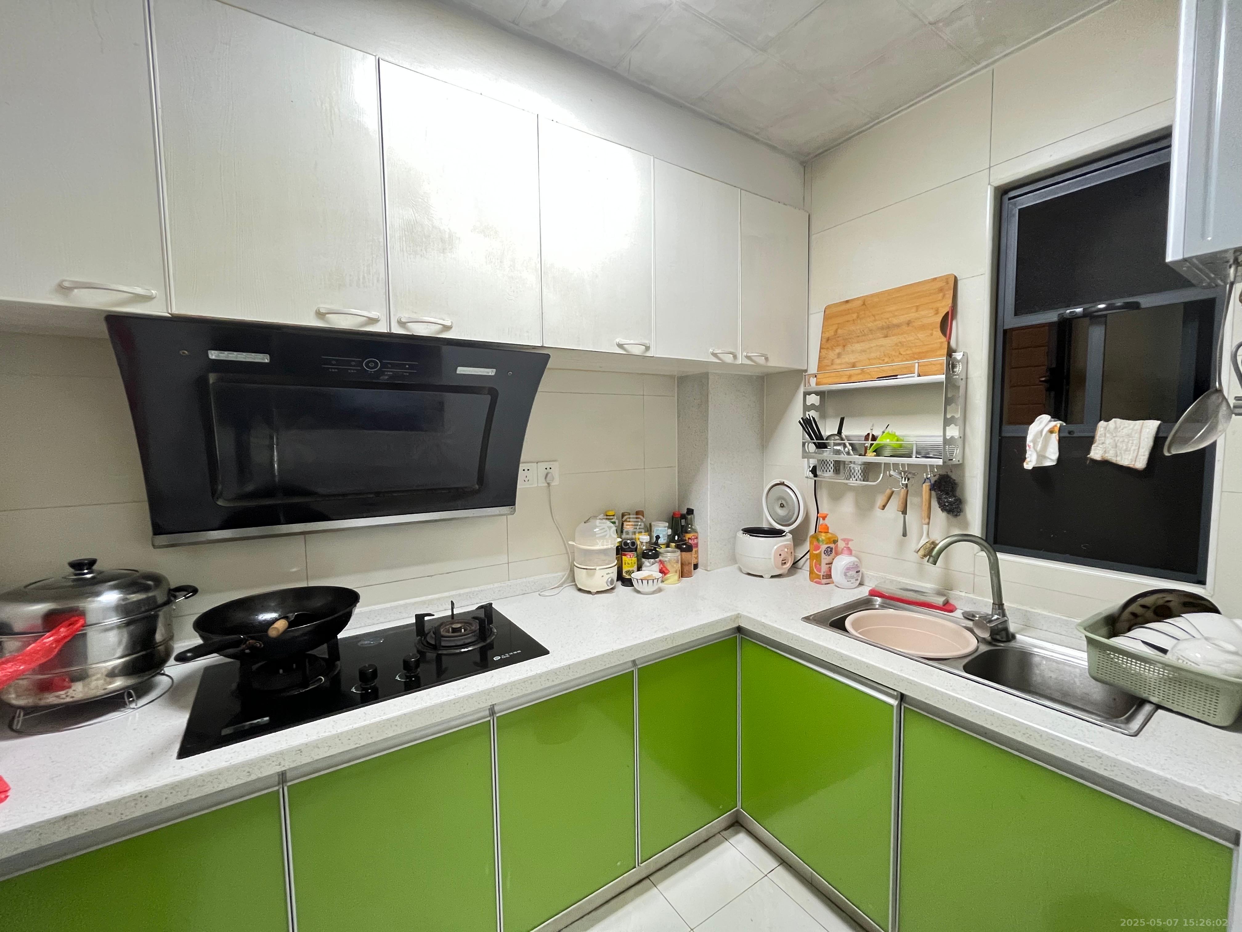 万科魅力之城  3室2厅1卫    2400.0元/月 万科魅力之城  3室2厅1卫    2400.0元/月室内图1