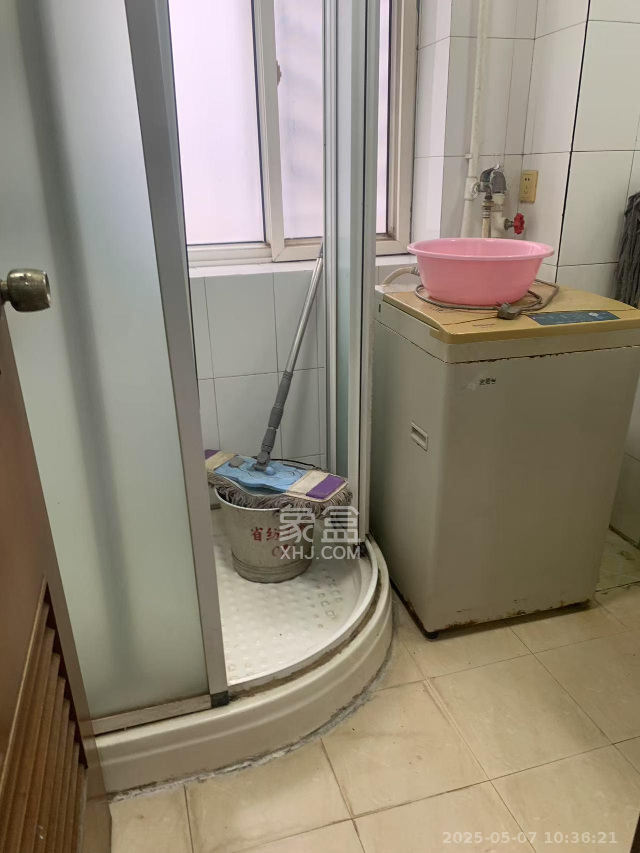 纺织厅小区  4室2厅1卫   2800.00元/月室内图