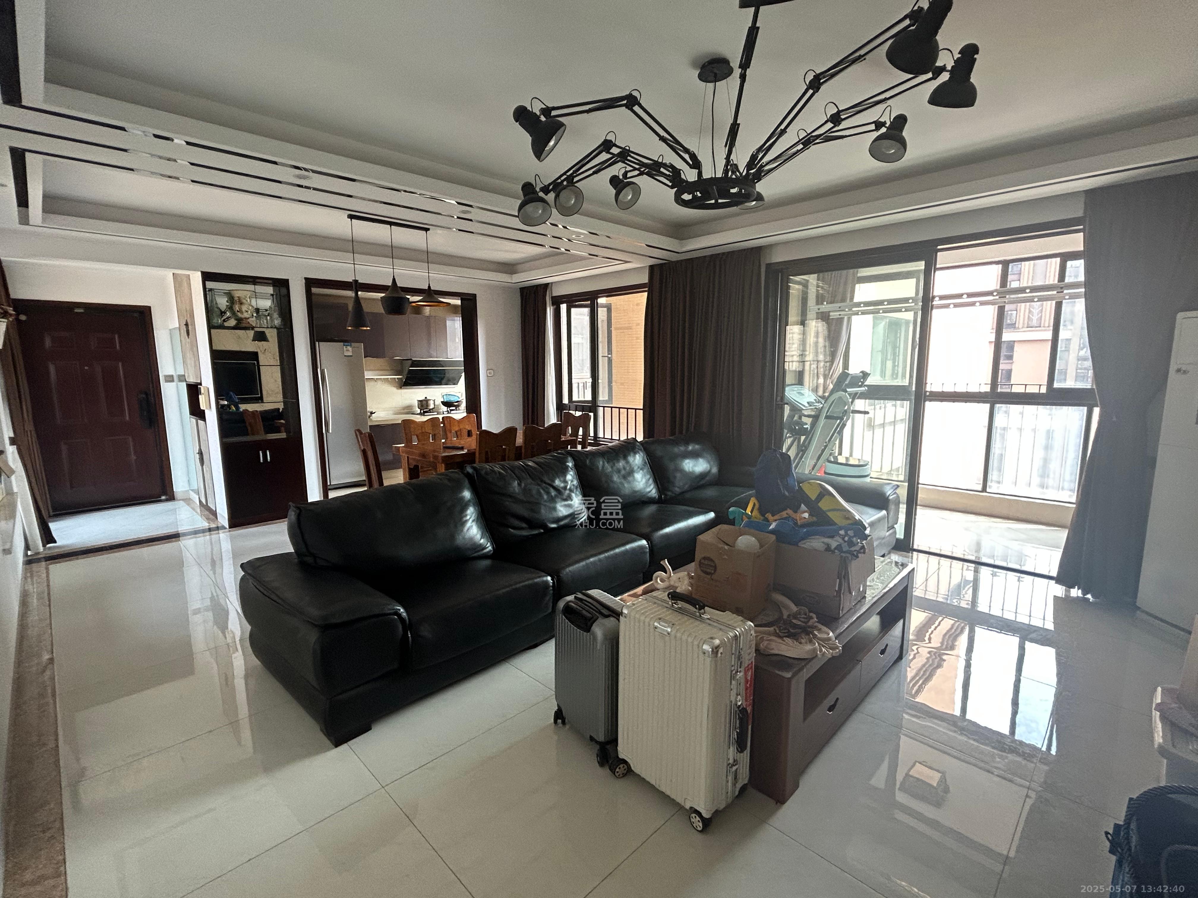 华润凤凰城三期  3室2厅2卫    2700.0元/月 华润凤凰城三期  3室2厅2卫    2700.0元/月