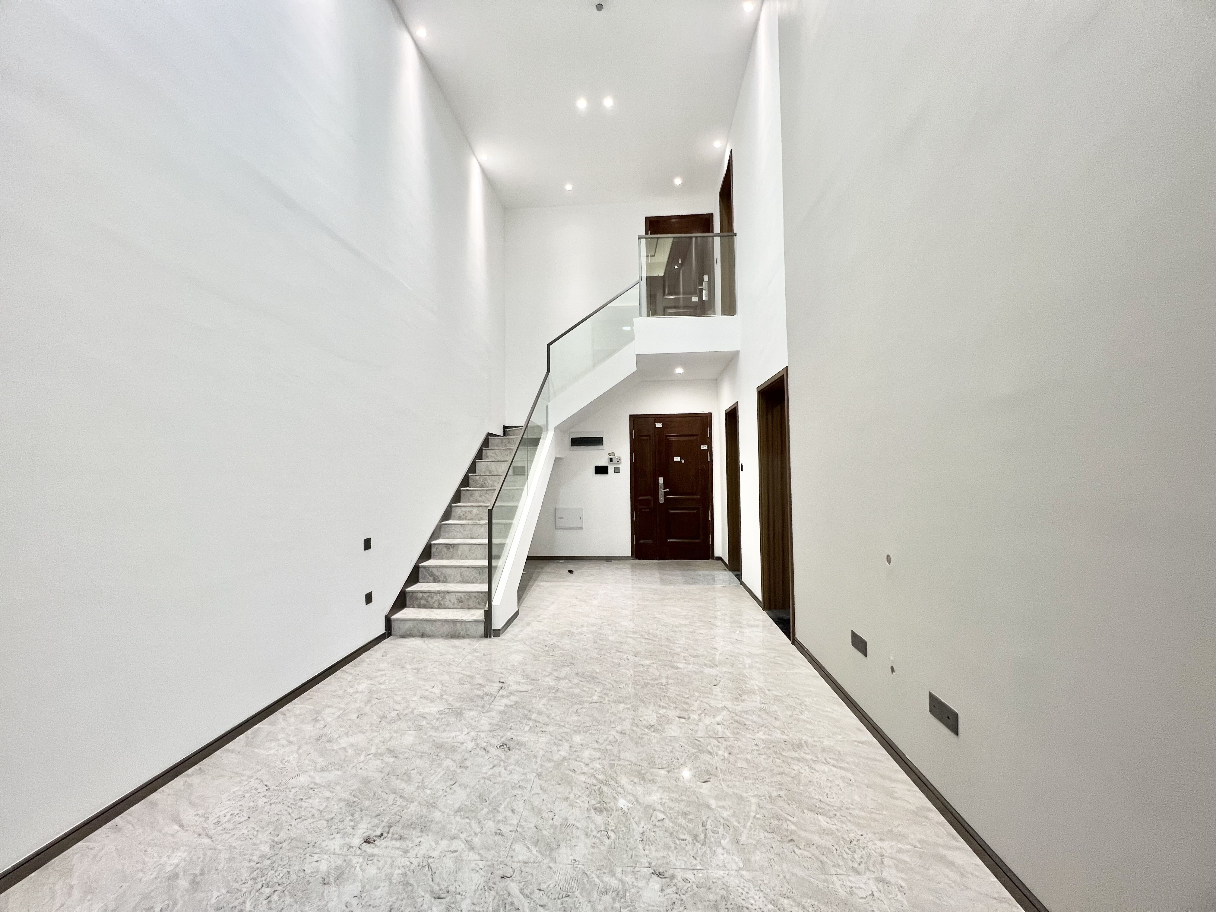 海航豪庭南苑 2室2厅2卫 320.0万 海航豪庭南苑 2室2厅2卫 320.0万客厅