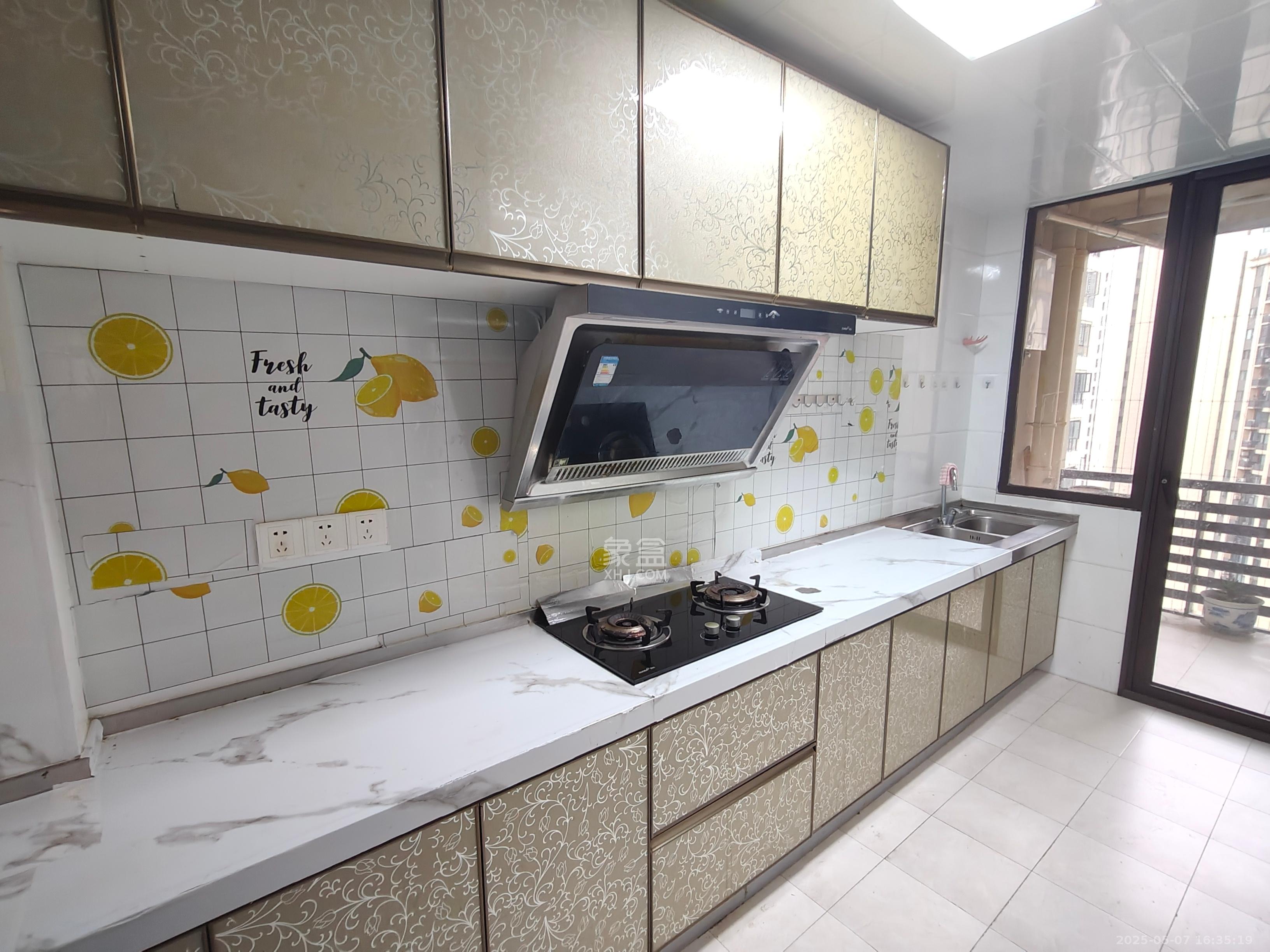 和泓梅溪四季 3室2厅2卫 2200.0元/月 和泓梅溪四季 3室2厅2卫 2200.0元/月室内图