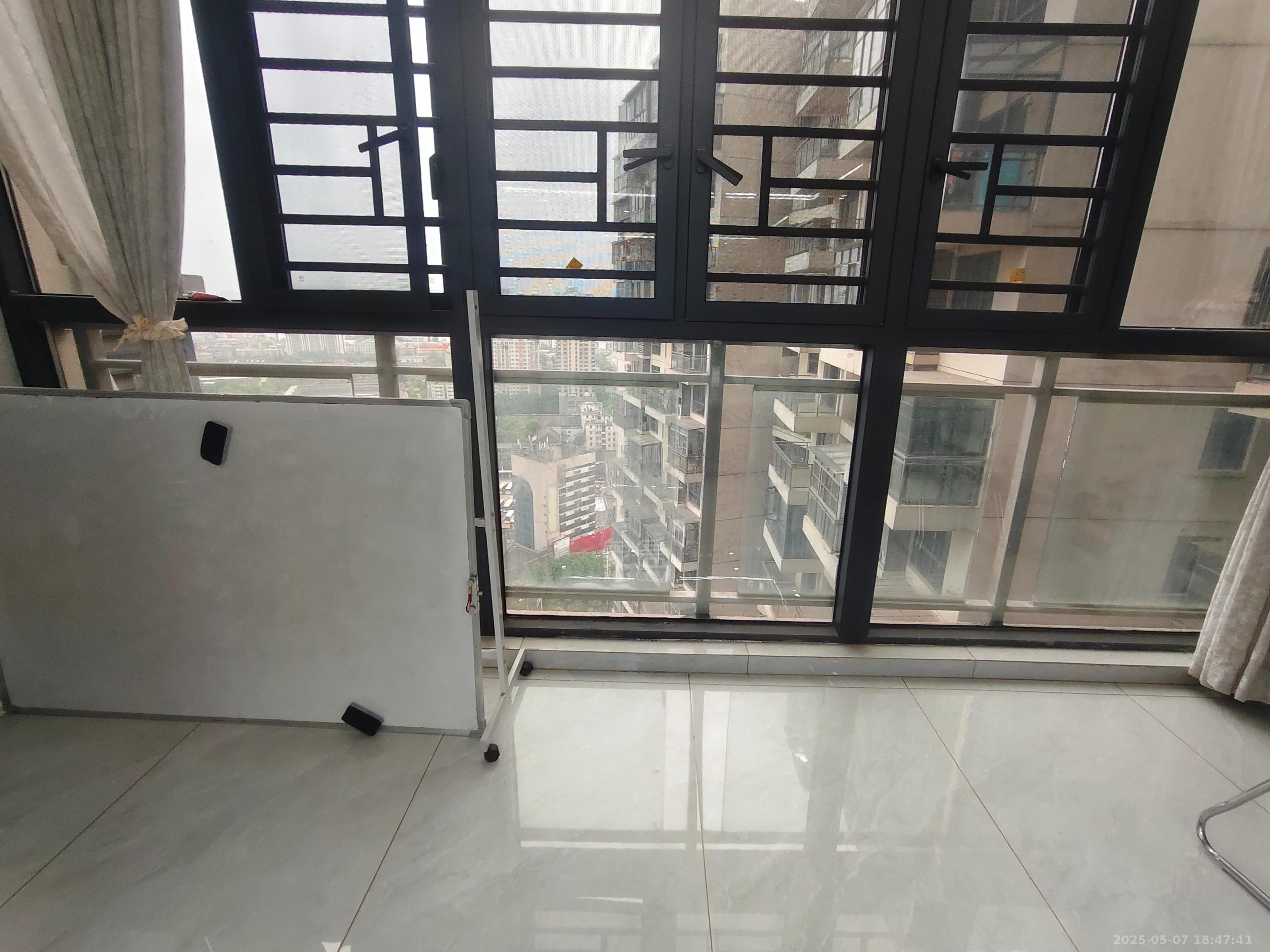 银泰财富广场 4室2厅2卫 2700.0元/月 银泰财富广场 4室2厅2卫 2700.0元/月室内图