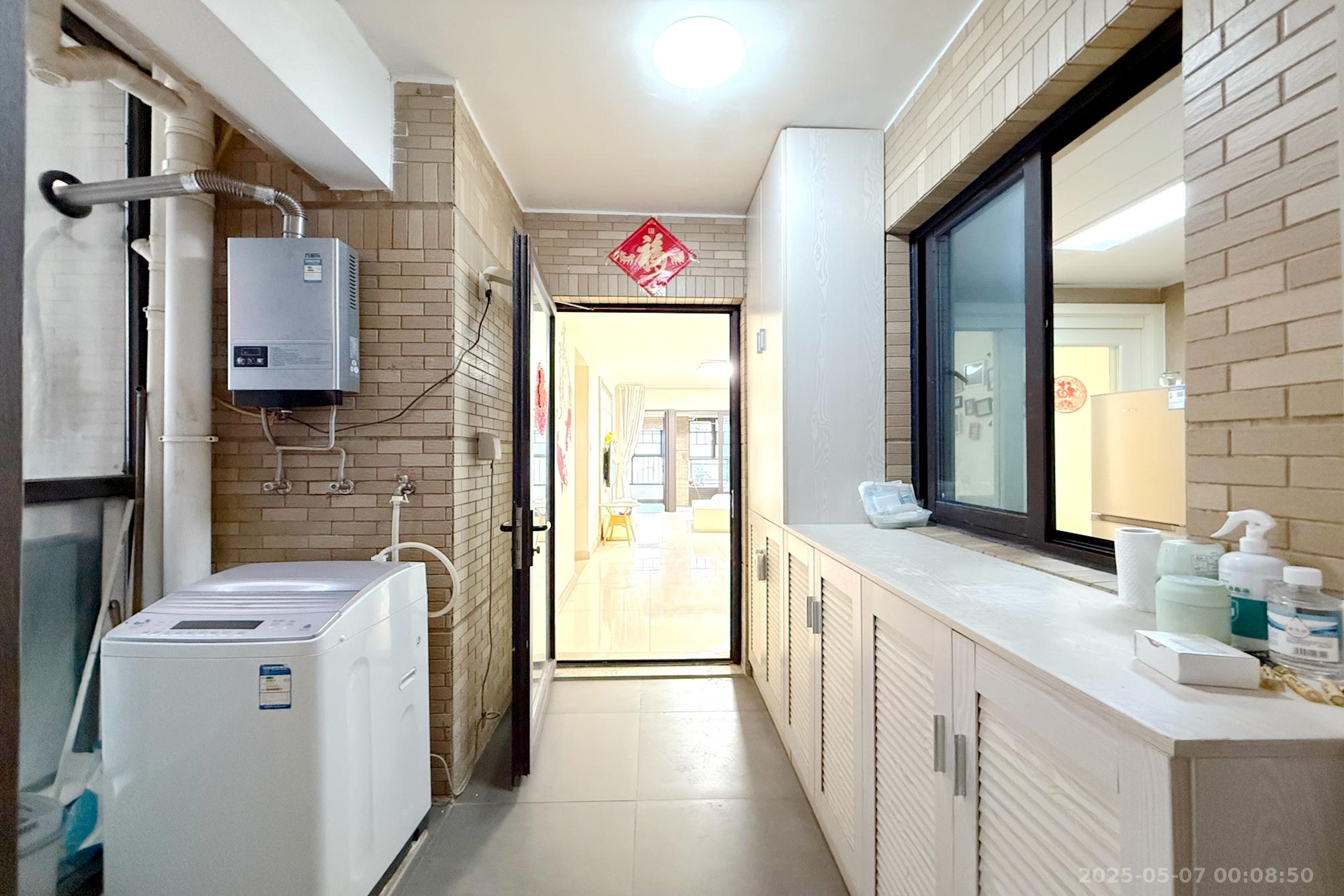 时代倾城一期 2室2厅1卫 65.0万 时代倾城一期 2室2厅1卫 65.0万阳台