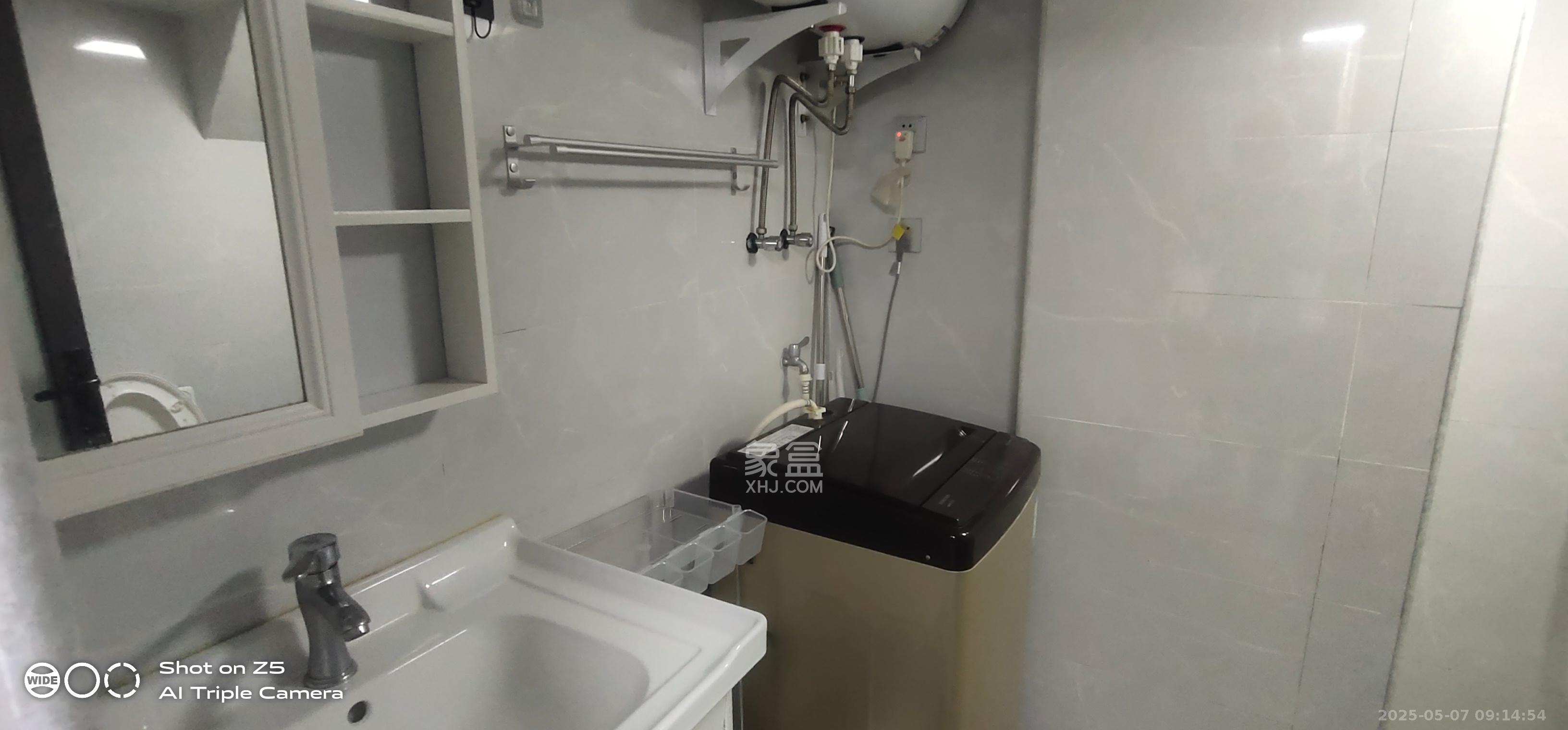 荣盛花语书苑  2室1厅1卫    2500.0元/月 荣盛花语书苑  2室1厅1卫    2500.0元/月室内图