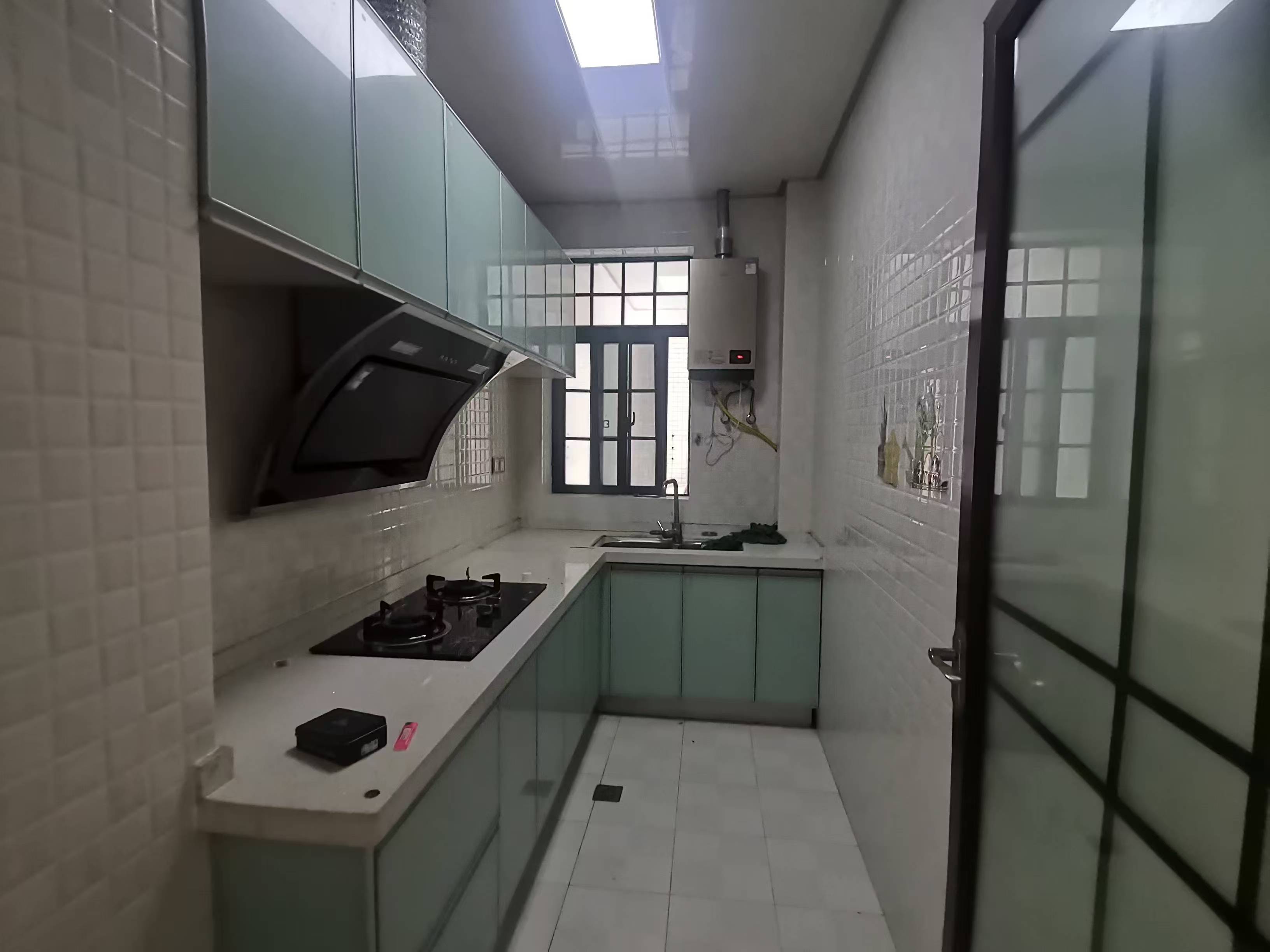 逸臣广场 2室2厅1卫 1500.0元/月 逸臣广场 2室2厅1卫 1500.0元/月室内图