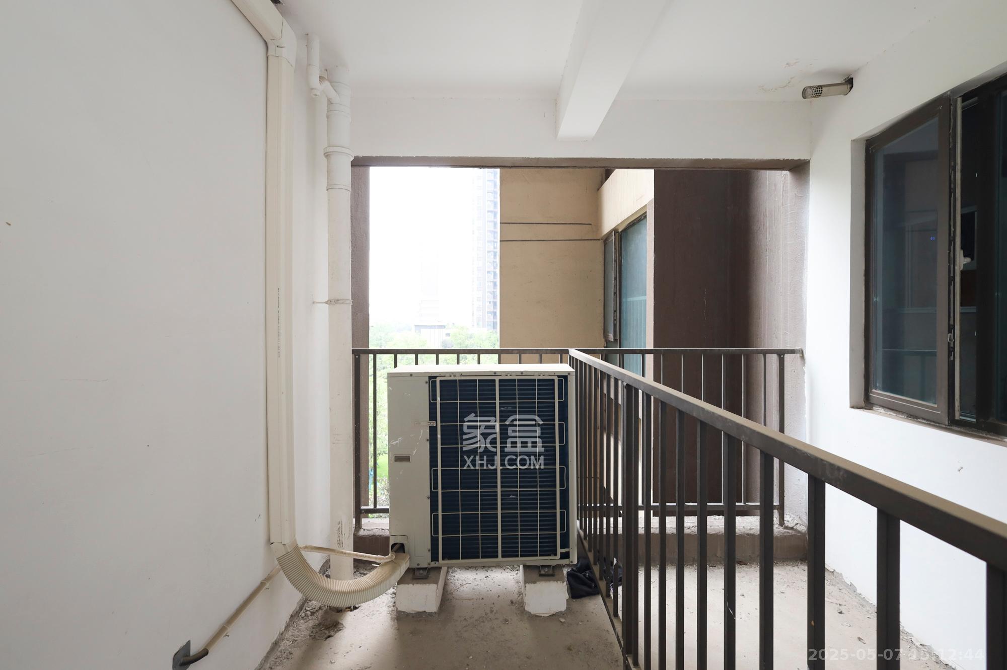 中欣楚天御府E区  3室2厅2卫   159.00万阳台